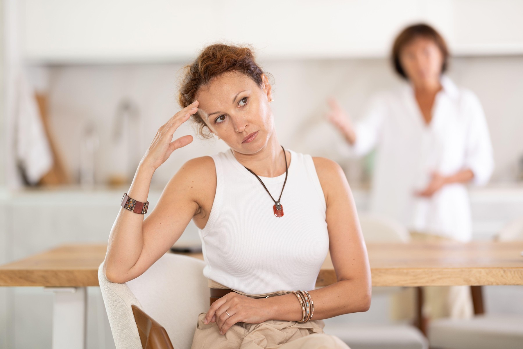 Mama in hči se prepirata