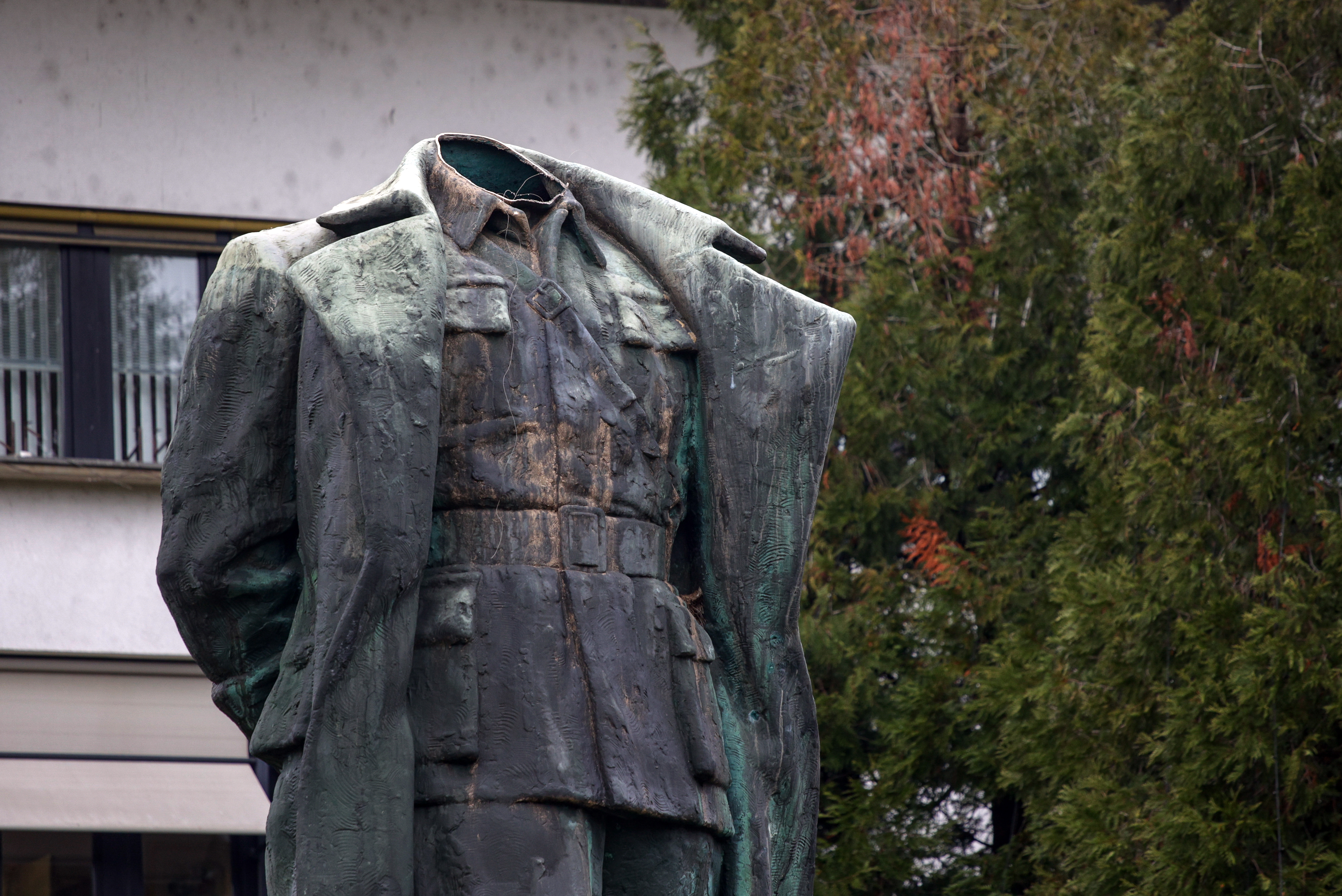 Vandali odrezali glavo kipu Tita v Velenju