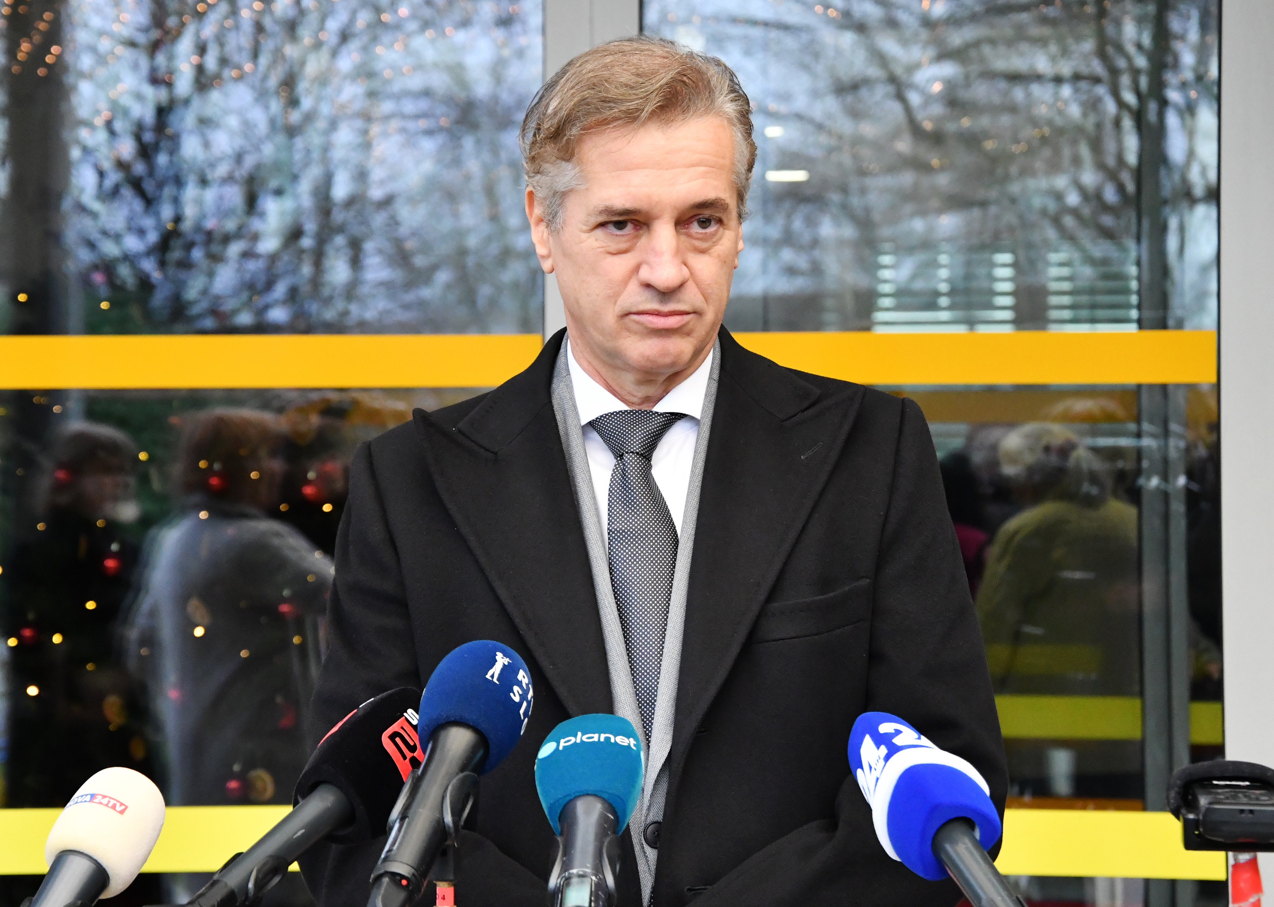 Robert Golob na obisku v Domu starejših občanov Šiška