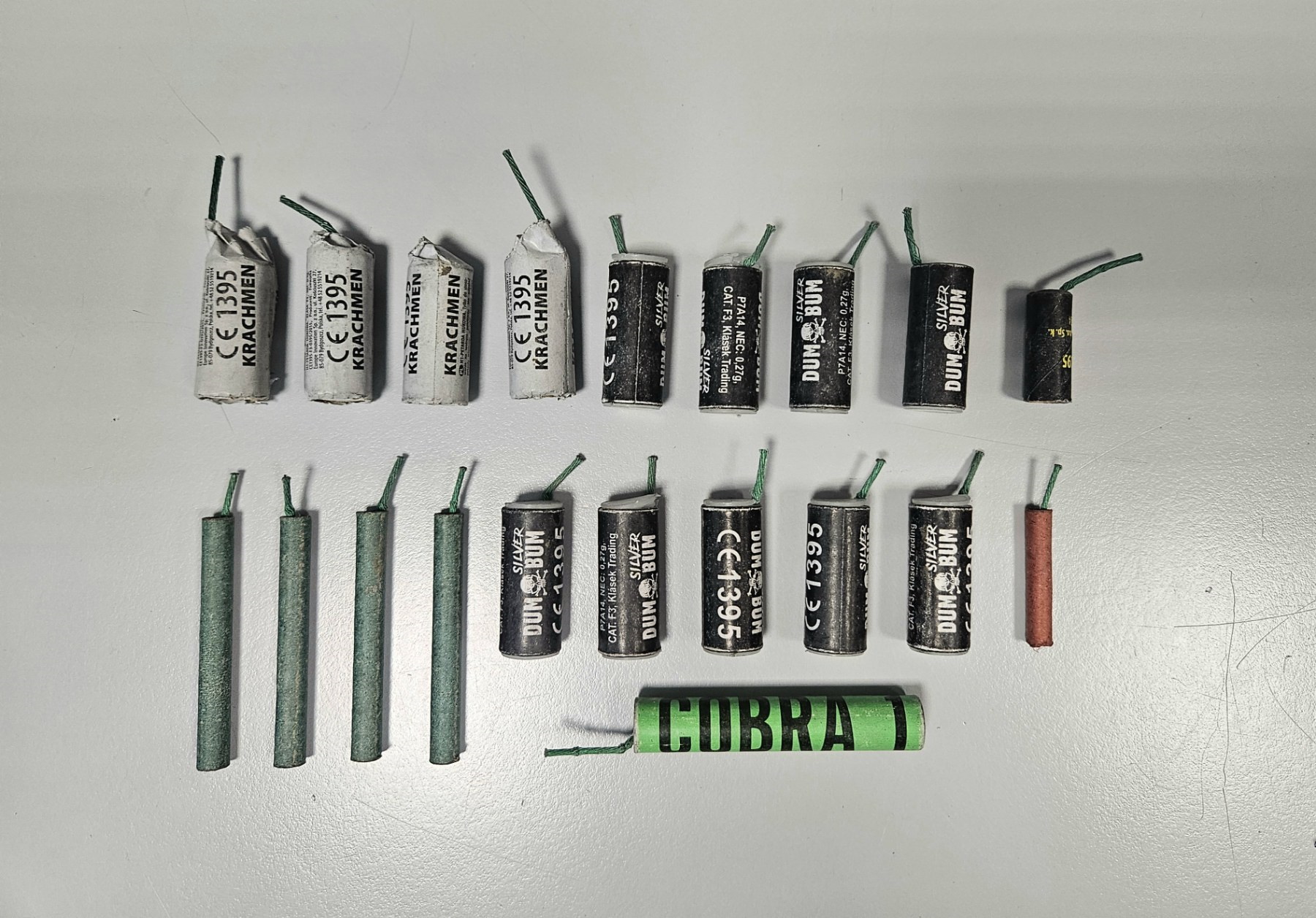 Škofjeloški policisti na območju Žabnice mladoletniku zasegli 20 kosov petard