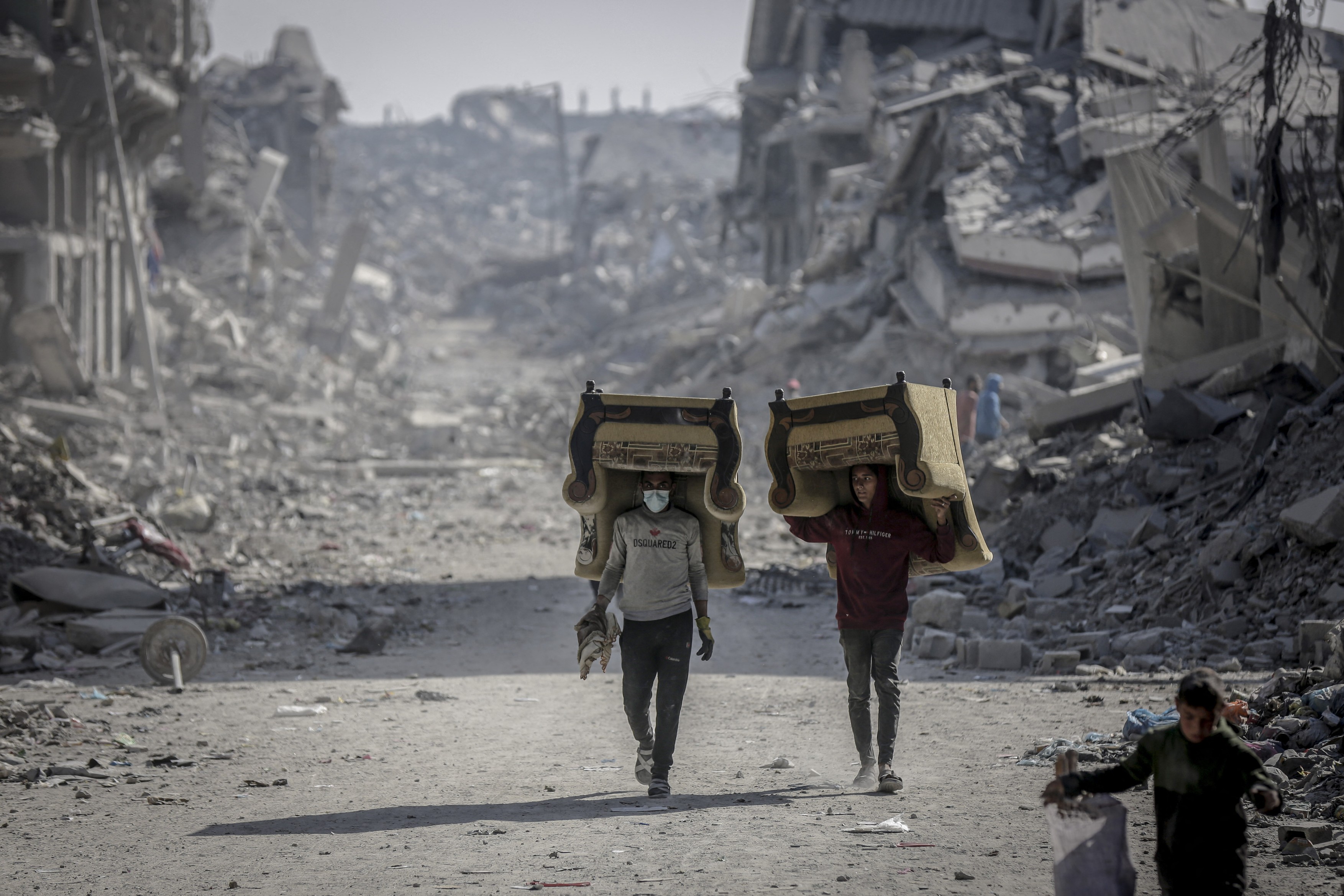 GAZA CITY, GAZA - NOVEMBER 21: Palestinian families set out for areas they consider safer taking with them whatever belongings they could carry after the Israeli army expanded the so-called ‘Yellow Line’,