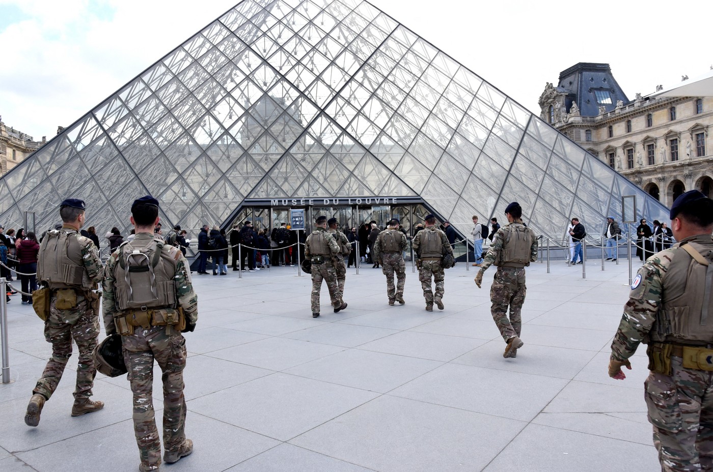 Zaostritev varnosti v Louvru
