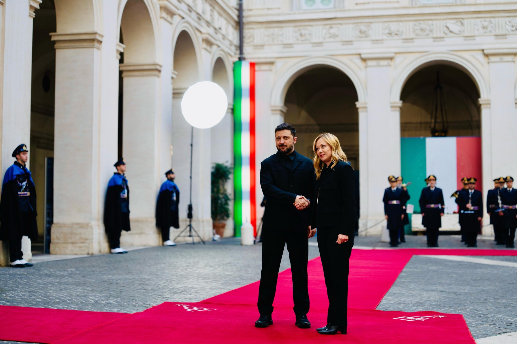 Volodimir Zelenski in Giorgia Meloni