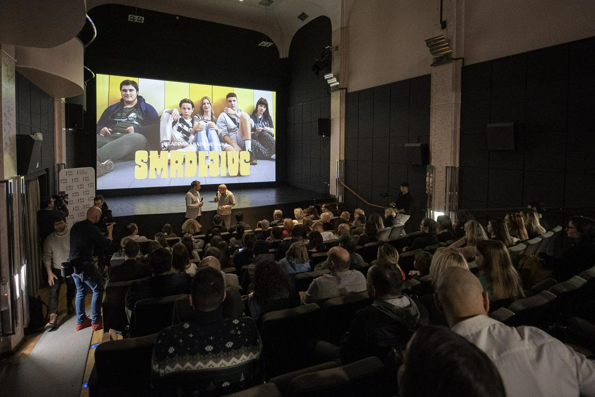 Slovenska premiera nove mladinske serije Smrdljivc