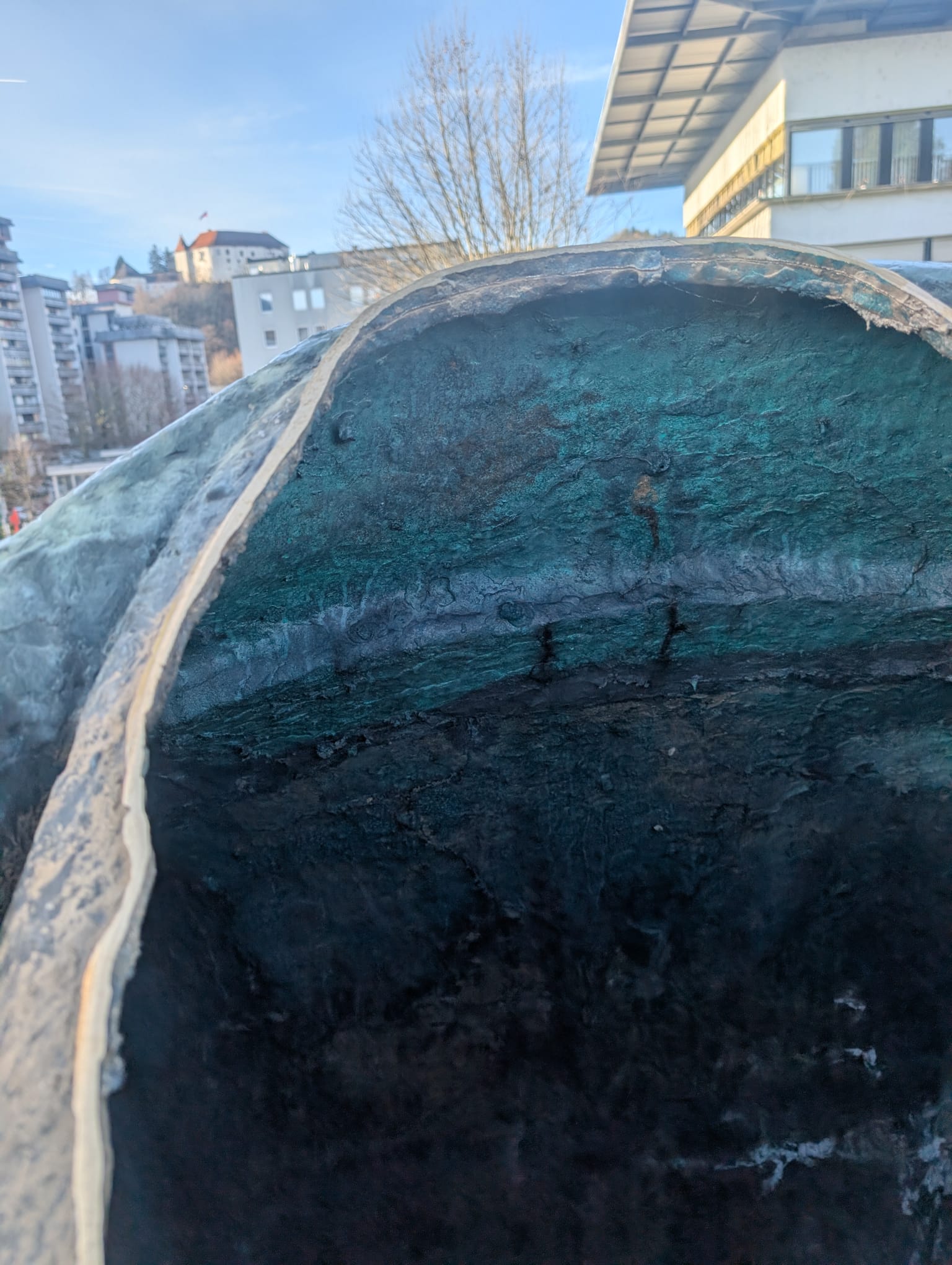 Obnova glave kipa Josipa Broza Tita v livarni Livartis