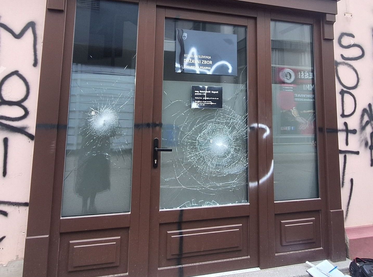 Vandalizem, Svoboda, Brežice