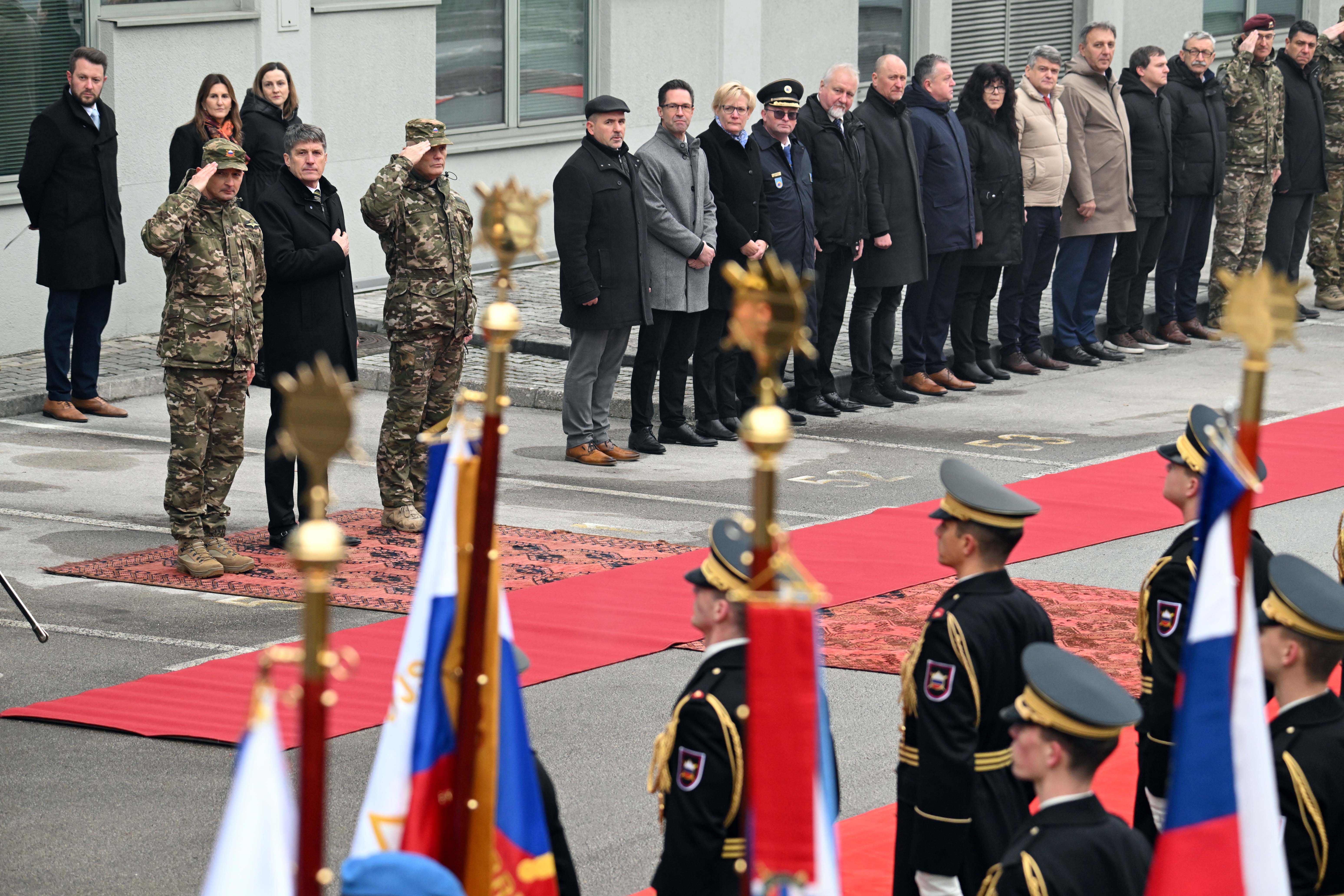 Predaja bojne zastave SV