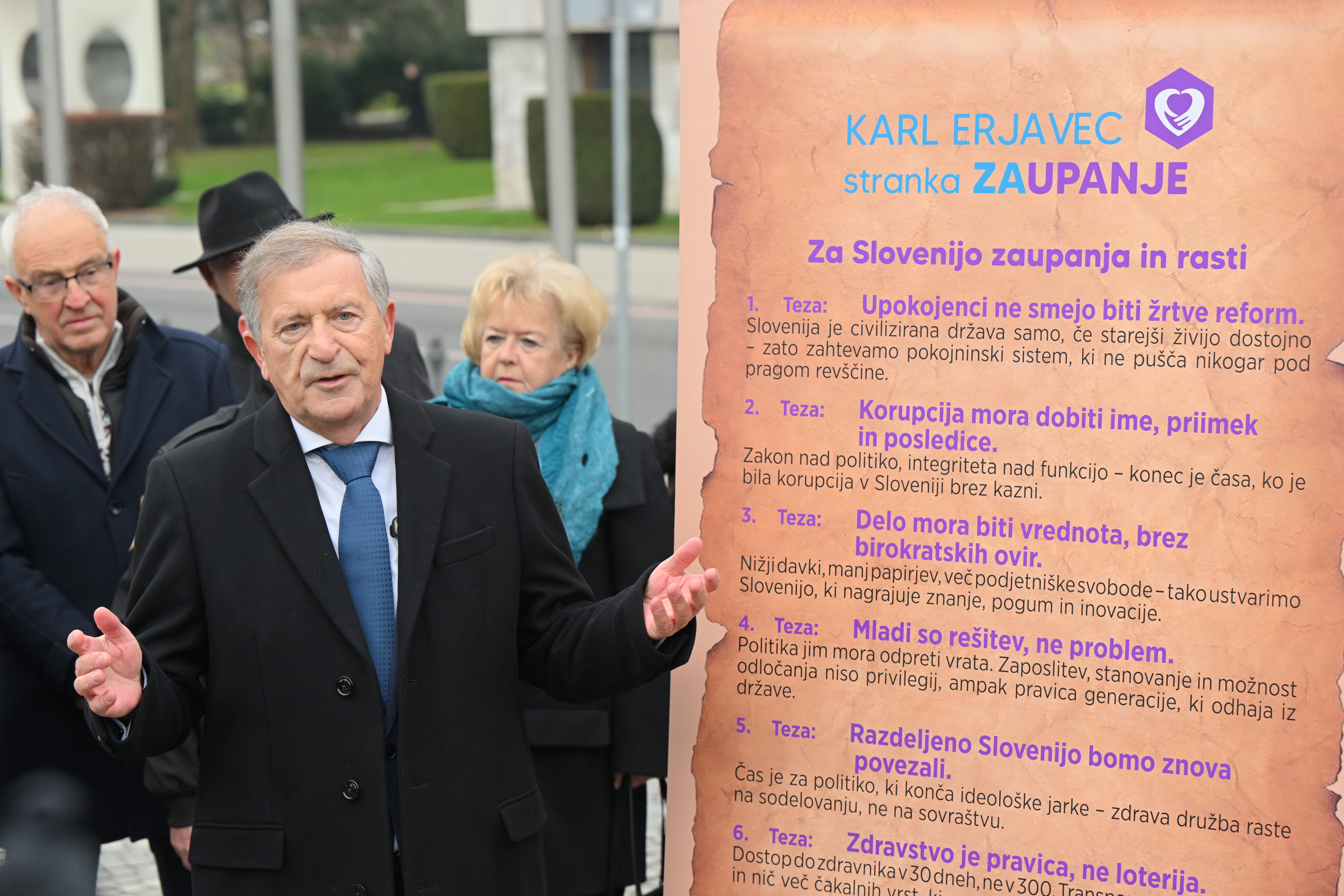 Karl Erjavec predstavil deset tez