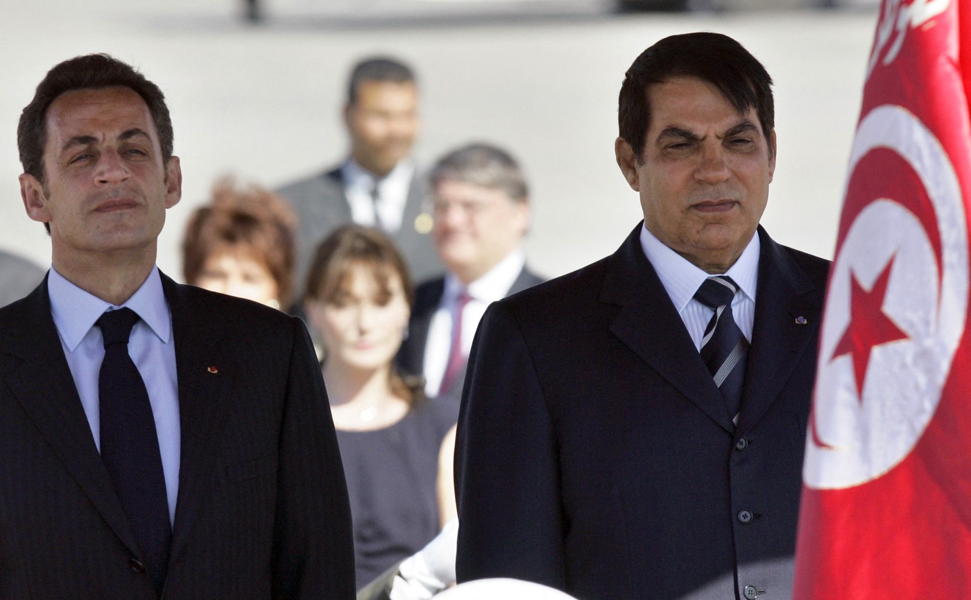 Nicolas Sarkozy (L) in Zine El Abidine Ben Ali (D)