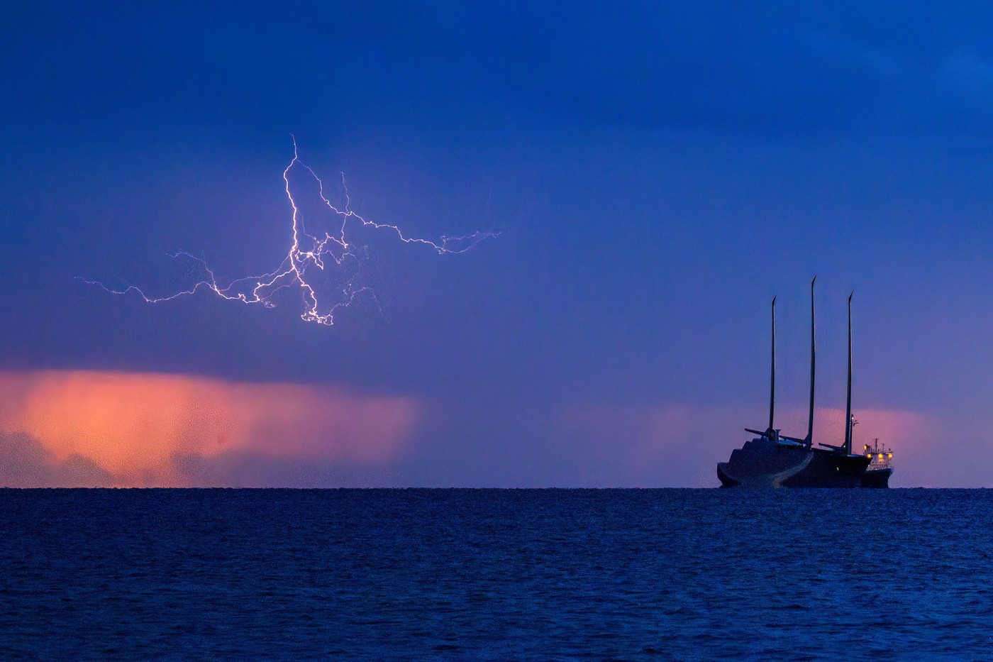 Zasežena največja jadrnica na svetu v lasti ruskega oligarha sameva v Tržaškem zalivu