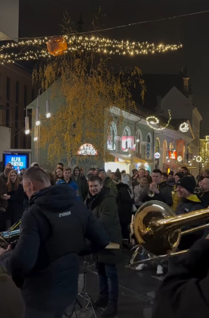 Trubači kljub prepovedi zaigrali v središču Ljubljane
