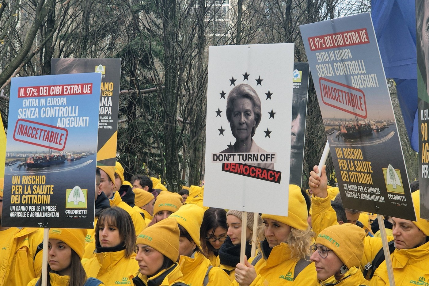 Kmetje protestirajo v Bruslju