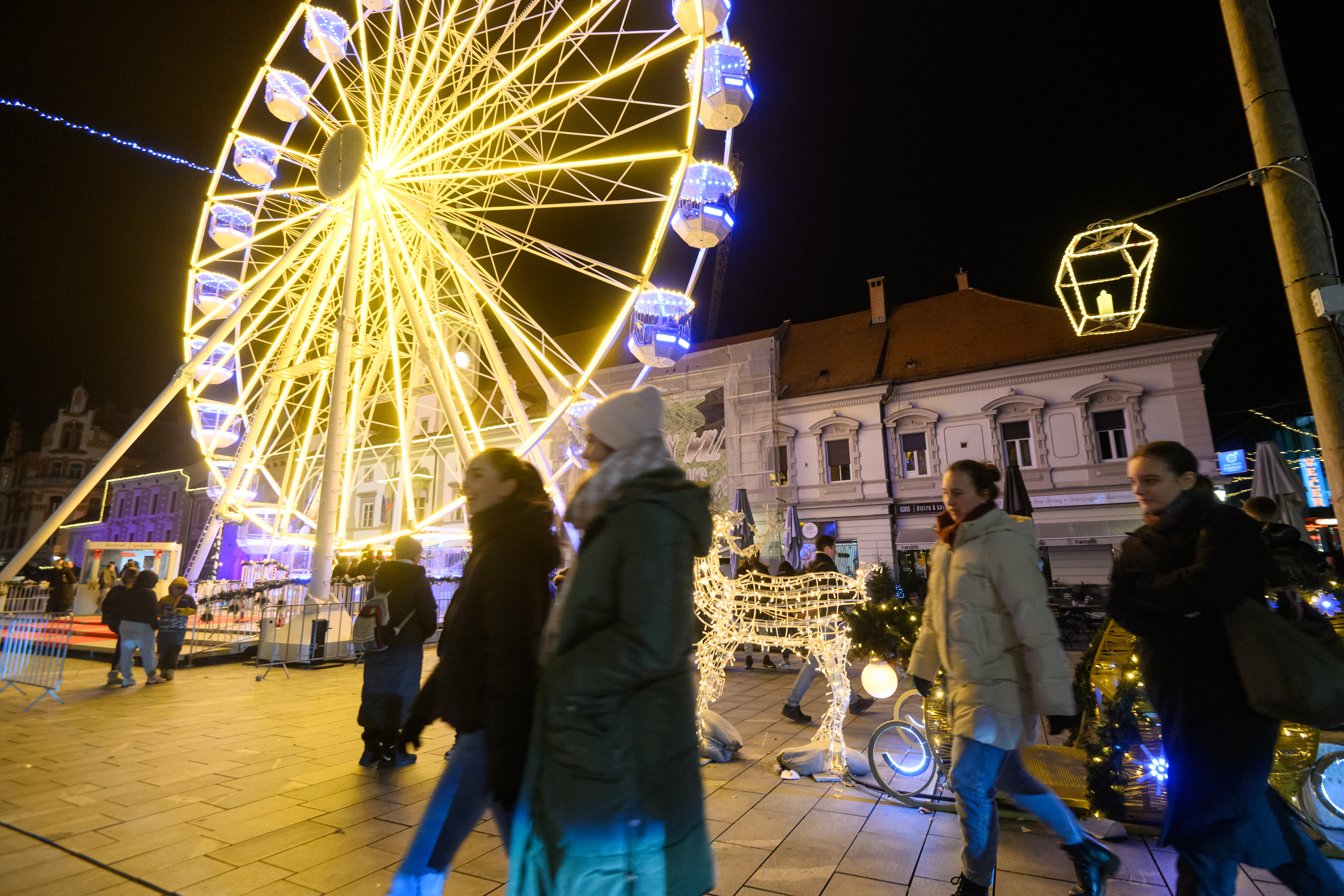 Slovenija, Maribor, 27.11.2025, 27. november 2025 V Mariboru so prizgali praznicno razsvetljavo. Dogodek, mesto, ljudje, arhitekturaFoto: Miloš Vujinović/F.A.Bobo