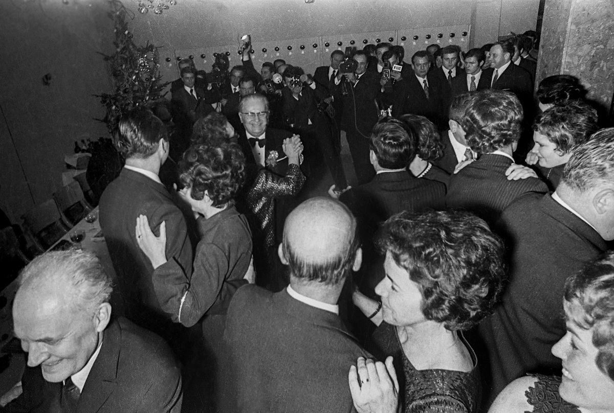 Silvestrovanje - praznovanje prihoda novega leta 1972 s plesom v Dekorativni - z jugoslovanskim predsednikom Josipom Brozom Titom in soprogo Jovanko ter s politiki
