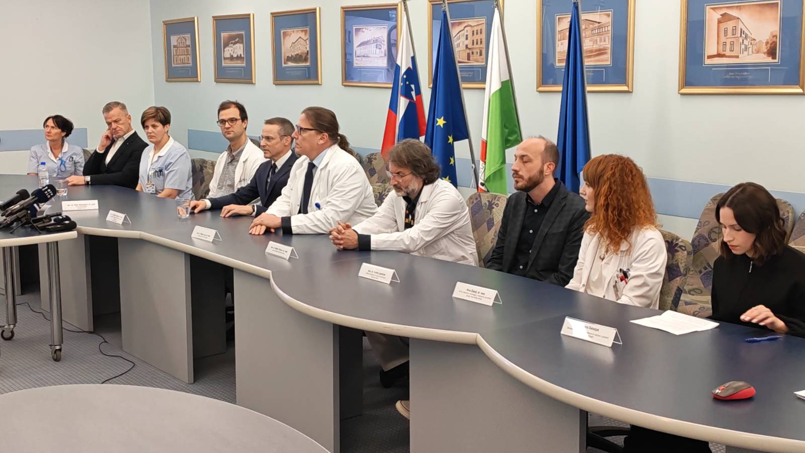 Novinarska konferenca zdravnikov