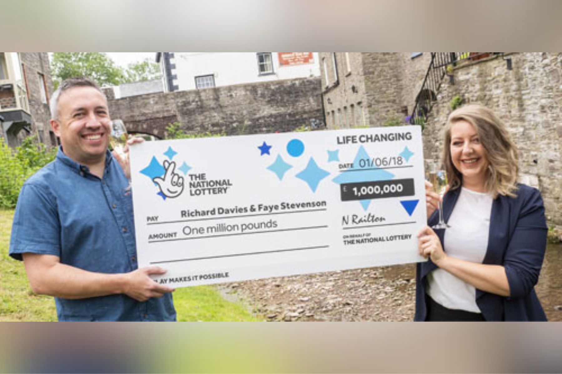 Zakonca iz Walesa, ki sta že drugič zadela milijon funtov na loteriji