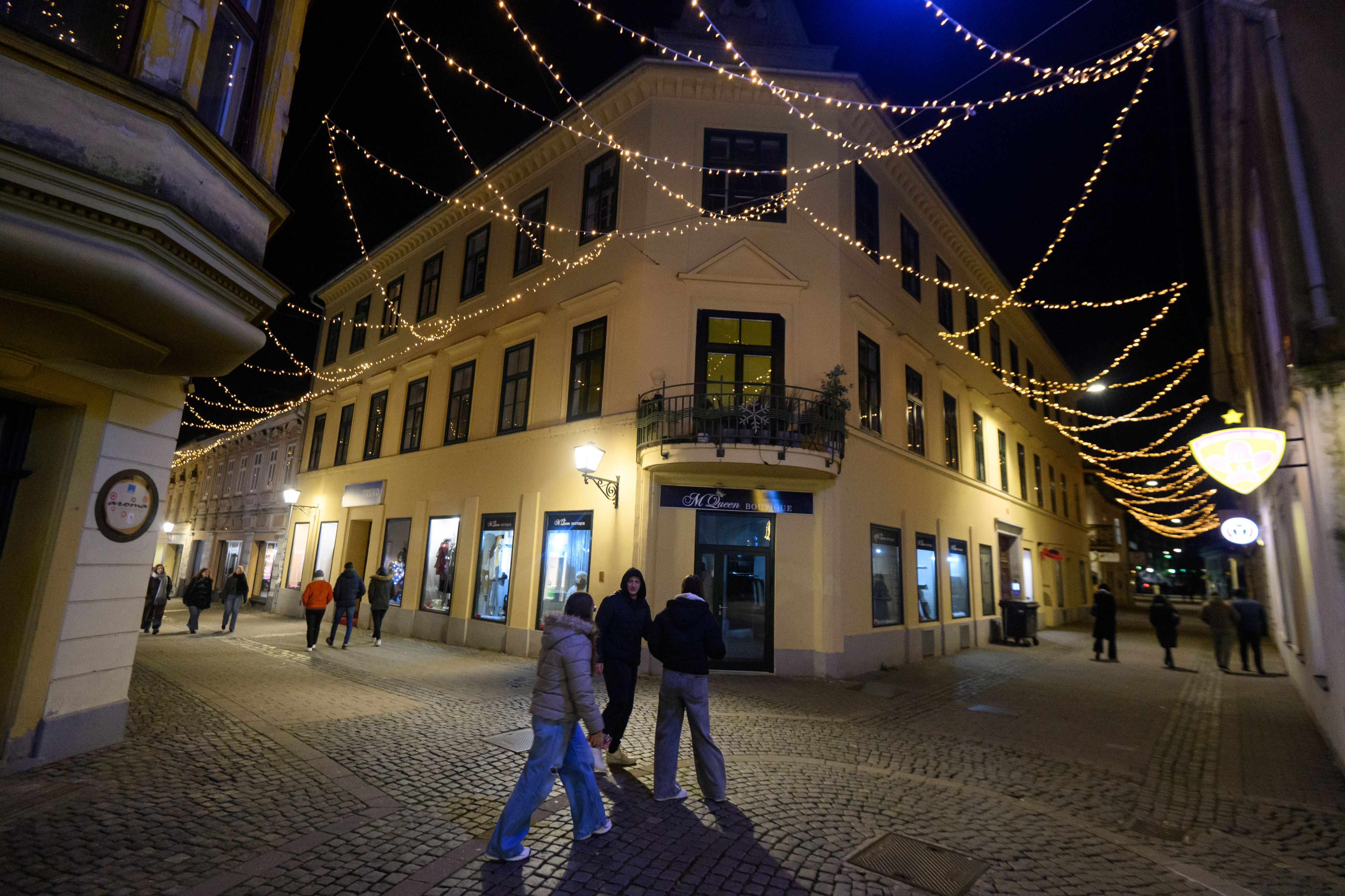 Slovenija, Maribor, 27.11.2025, 27. november 2025 V Mariboru so prizgali praznicno razsvetljavo. Dogodek, mesto, ljudje, arhitekturaFoto: Miloš Vujinović/F.A.Bobo