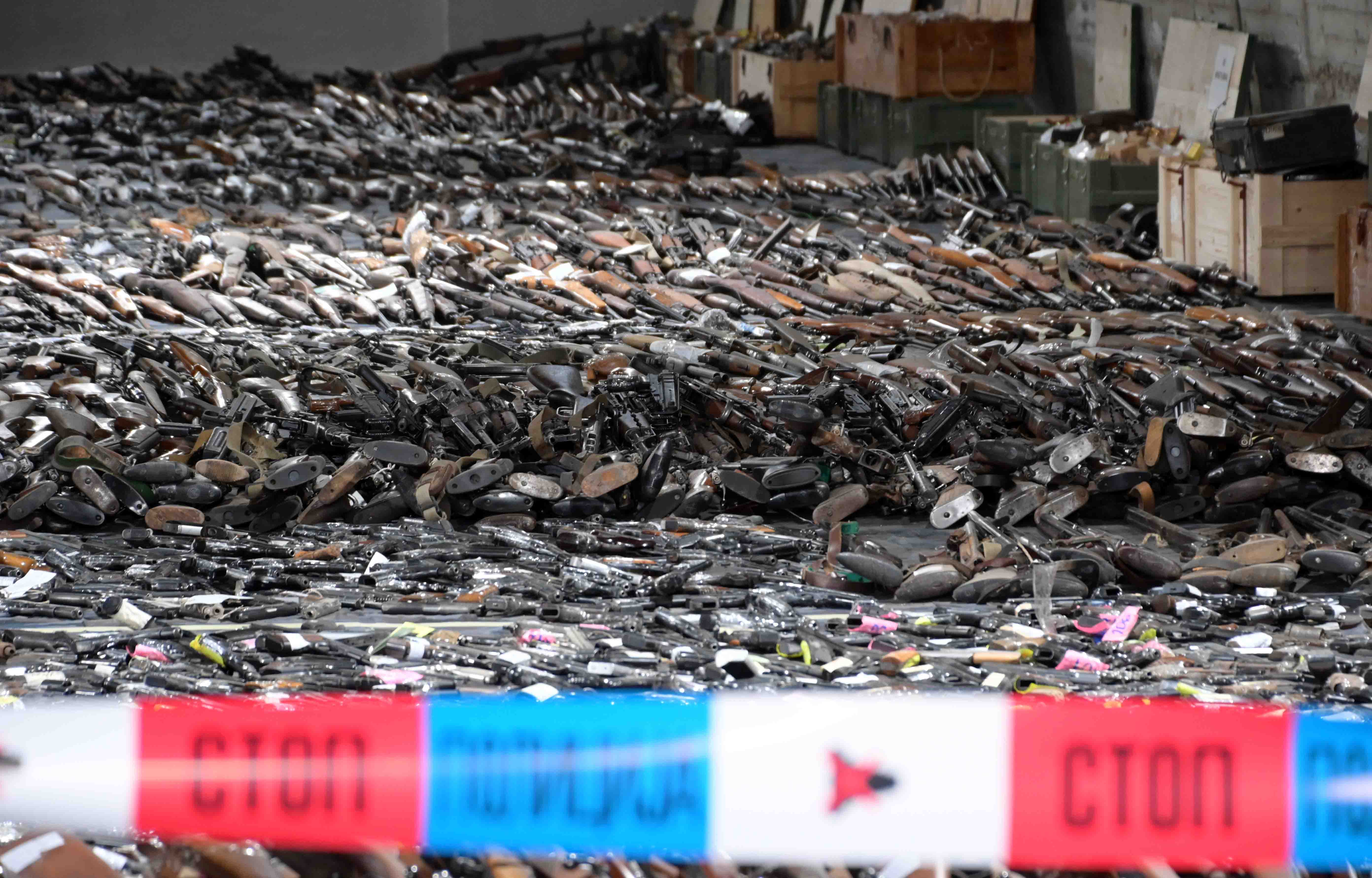 Orožje, ki so ga srbski policiji leta 2023 prostovoljno predali državljani