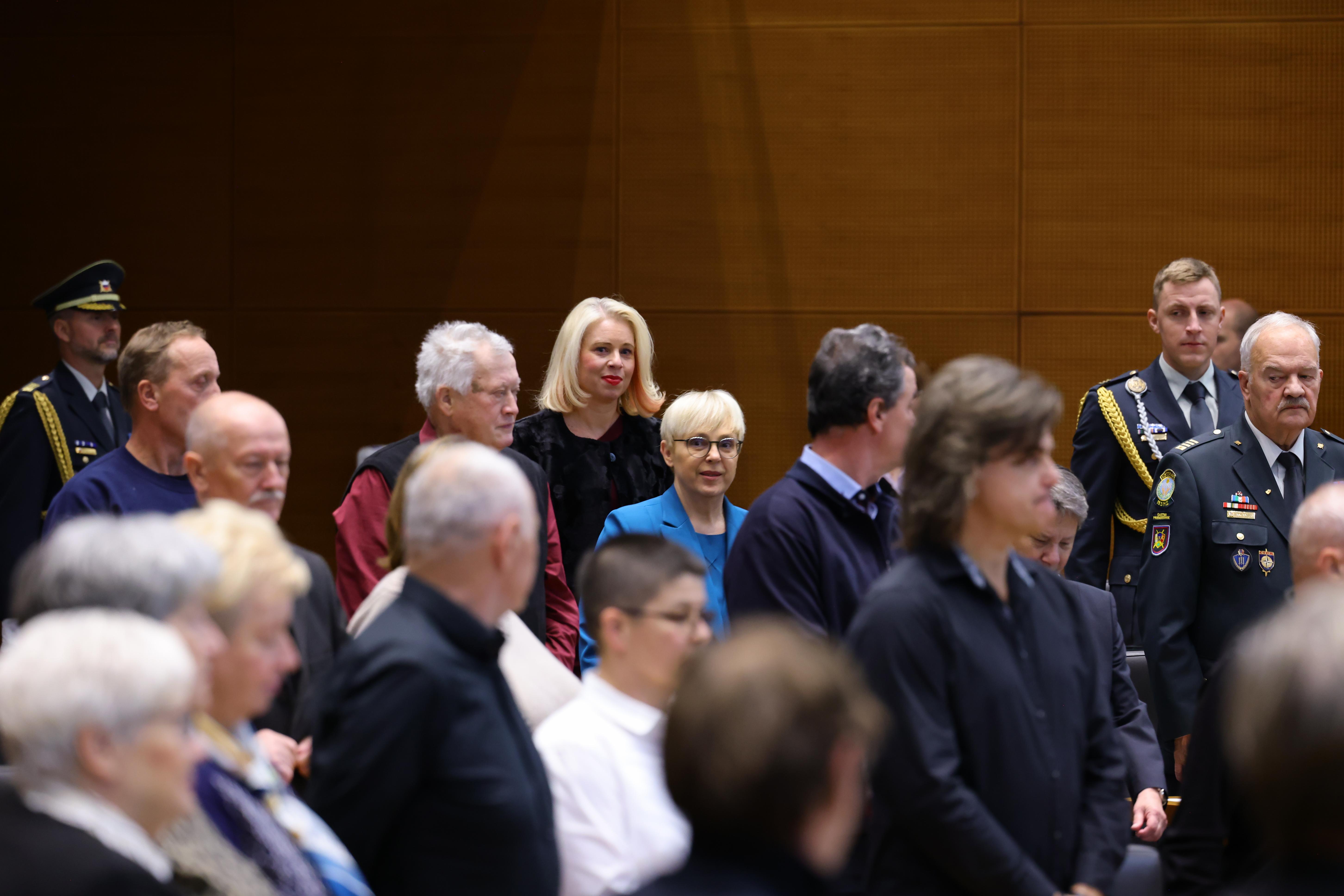 Sprejem za svojce padlih, DZ 2