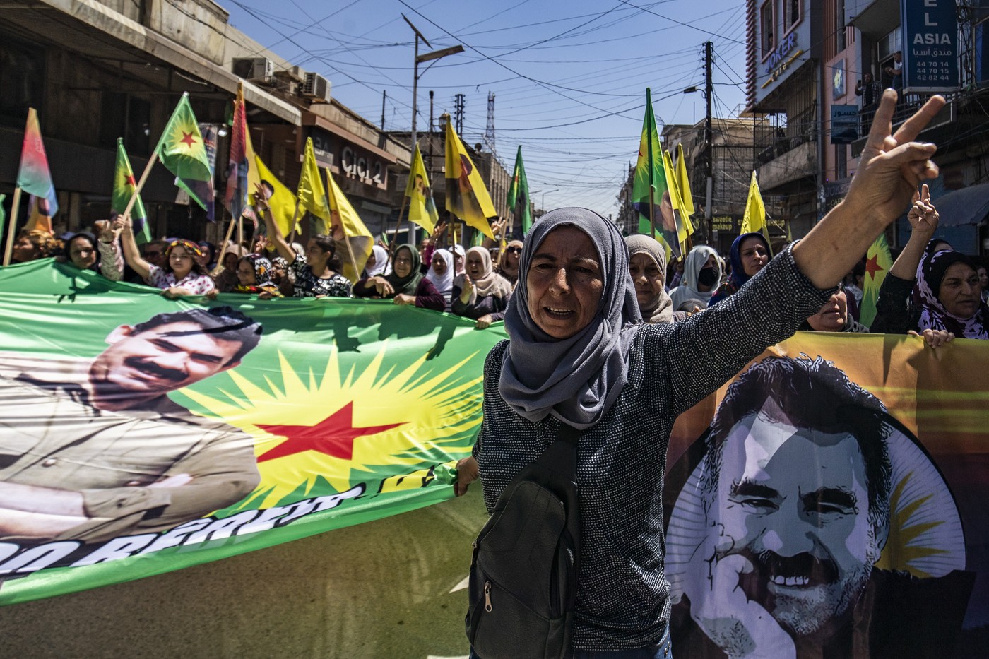 Demonstracije sirskih Kurdov v mestu Qamishli na severovzhodu Sirije