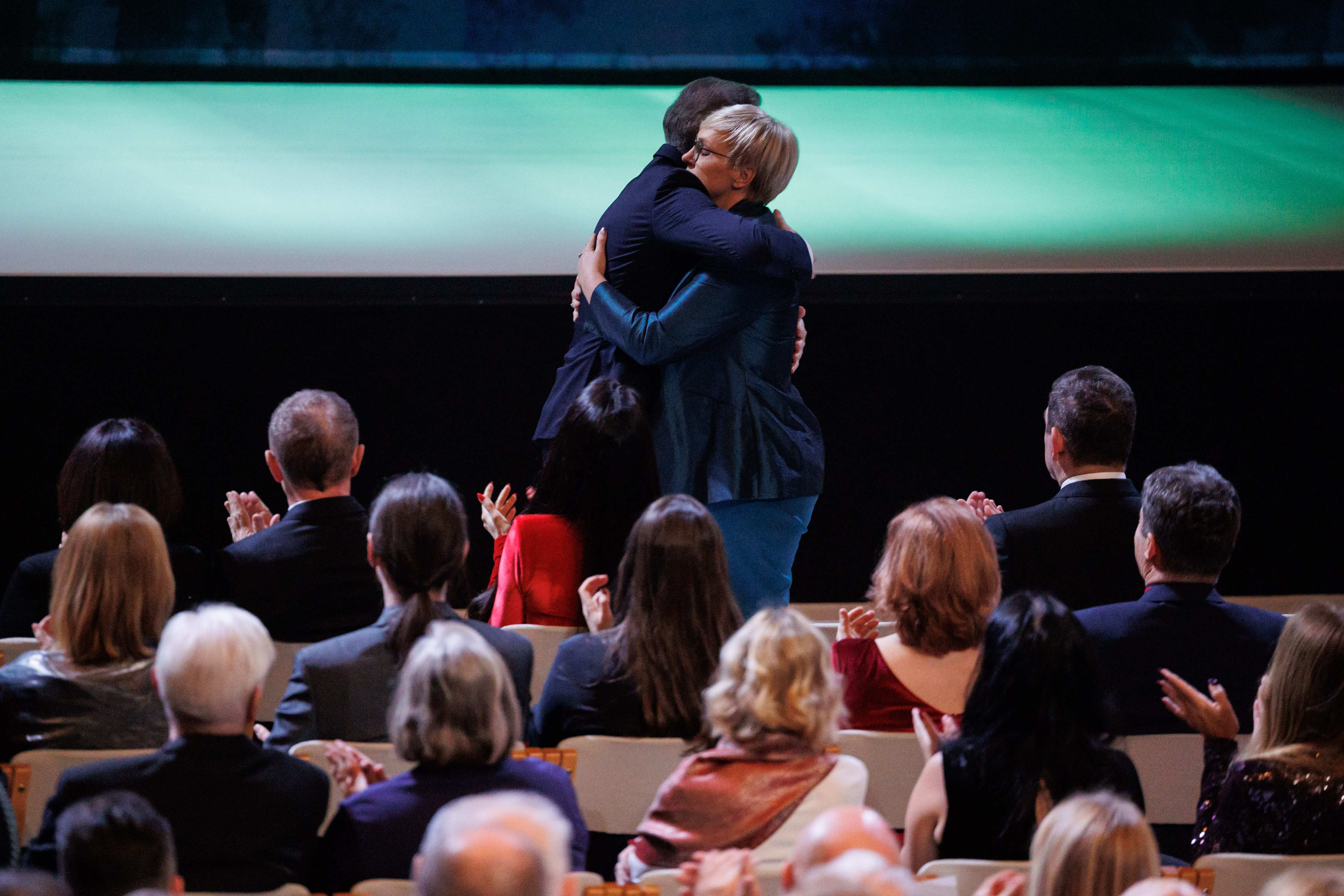 Robert Golob in Nataša Pirc Musar v objemu