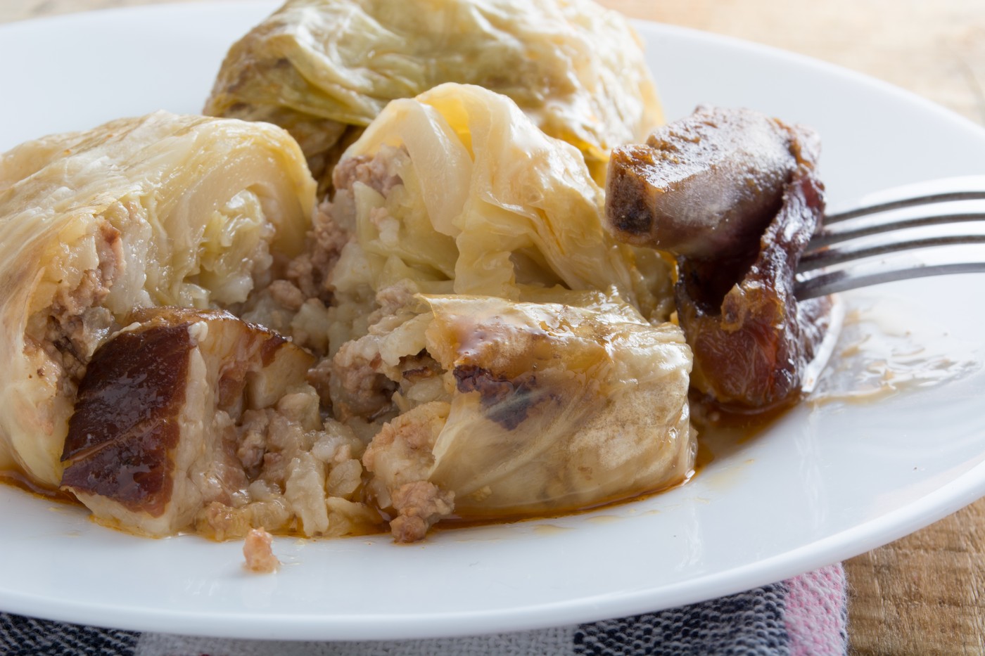 sarma s prekajenim mesom