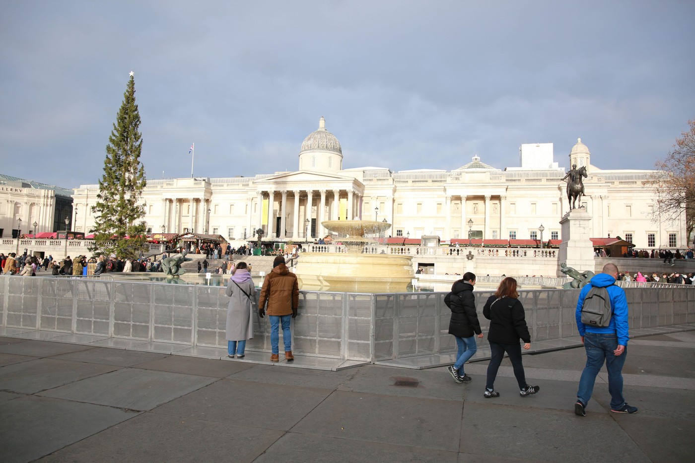 Novoletno okrasje na londonskem trgu Trafalgar