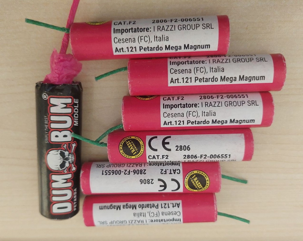 Zasežene petarde PU Koper