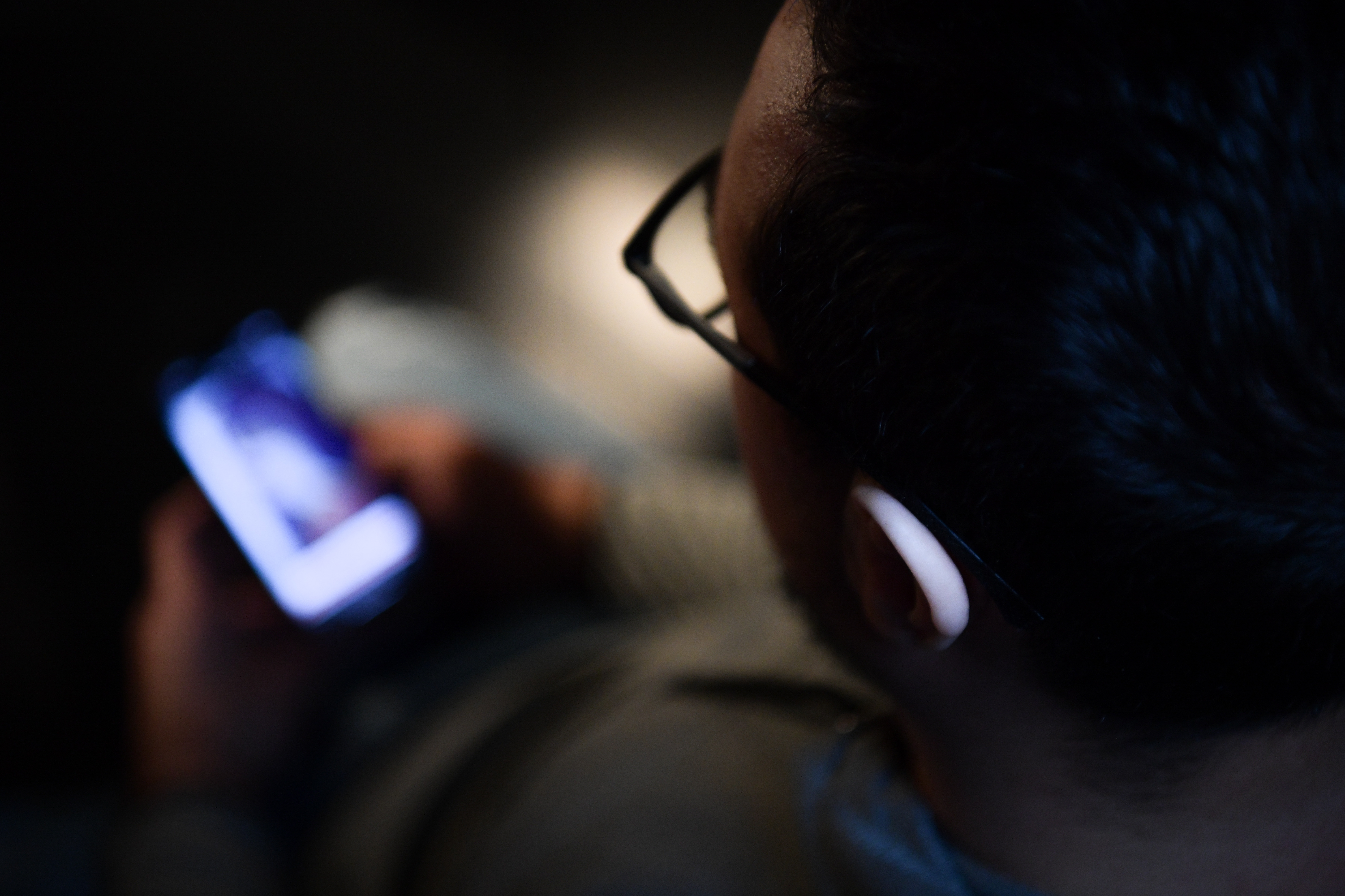 moški, telefon, sexting, pornografija,