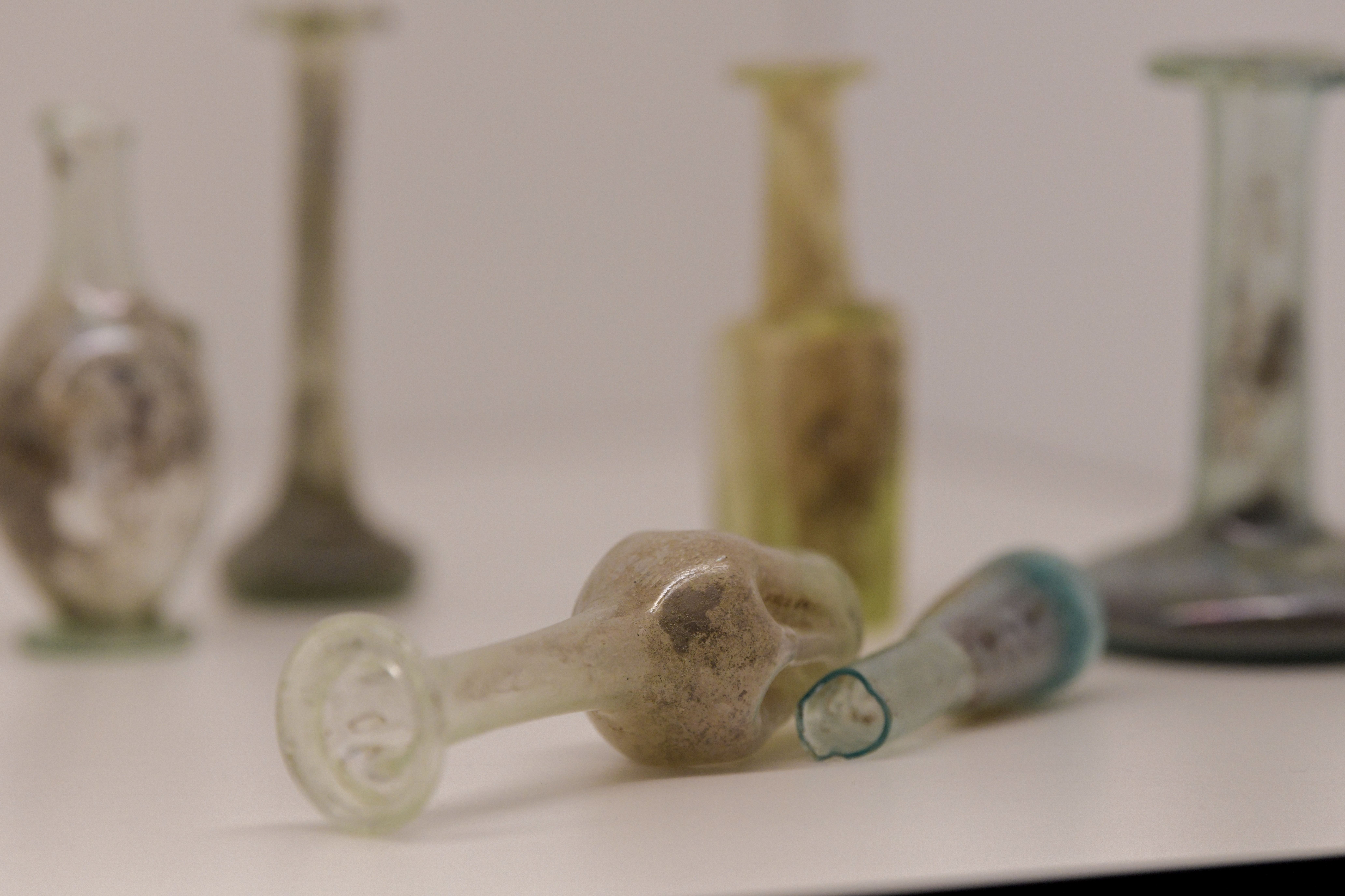 Steklene posode, balzamariji najdeni na območju Emonike (Foto: DENIS SADIKOVIĆ/N1)