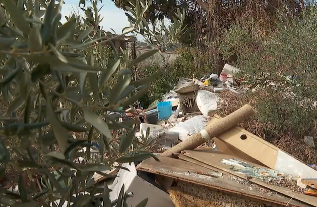 Smeti v hrvaškem mestu Igrane (Foto: DNEVNIK.HR)
