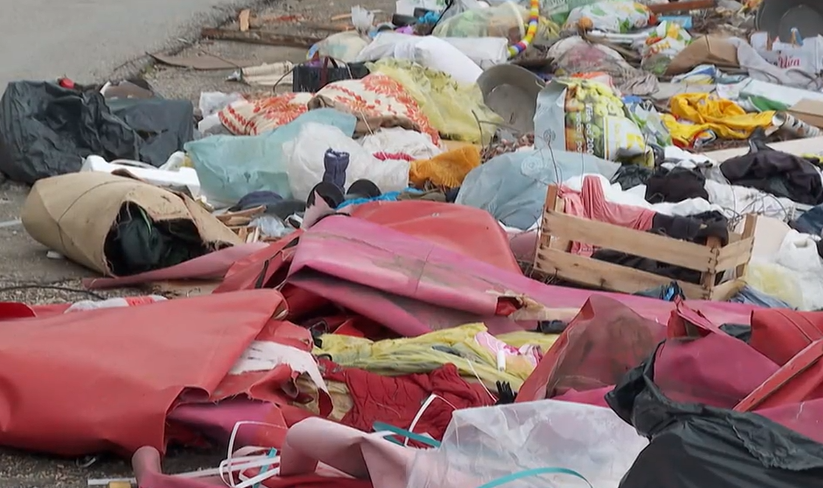 Smeti v hrvaškem mestu Igrane (Foto: DNEVNIK.HR)