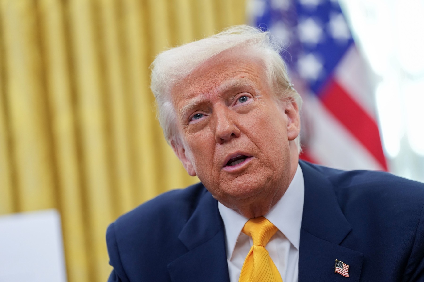 Donald Trump v Ovalni pisarniDonald Trump v Ovalni pisarni