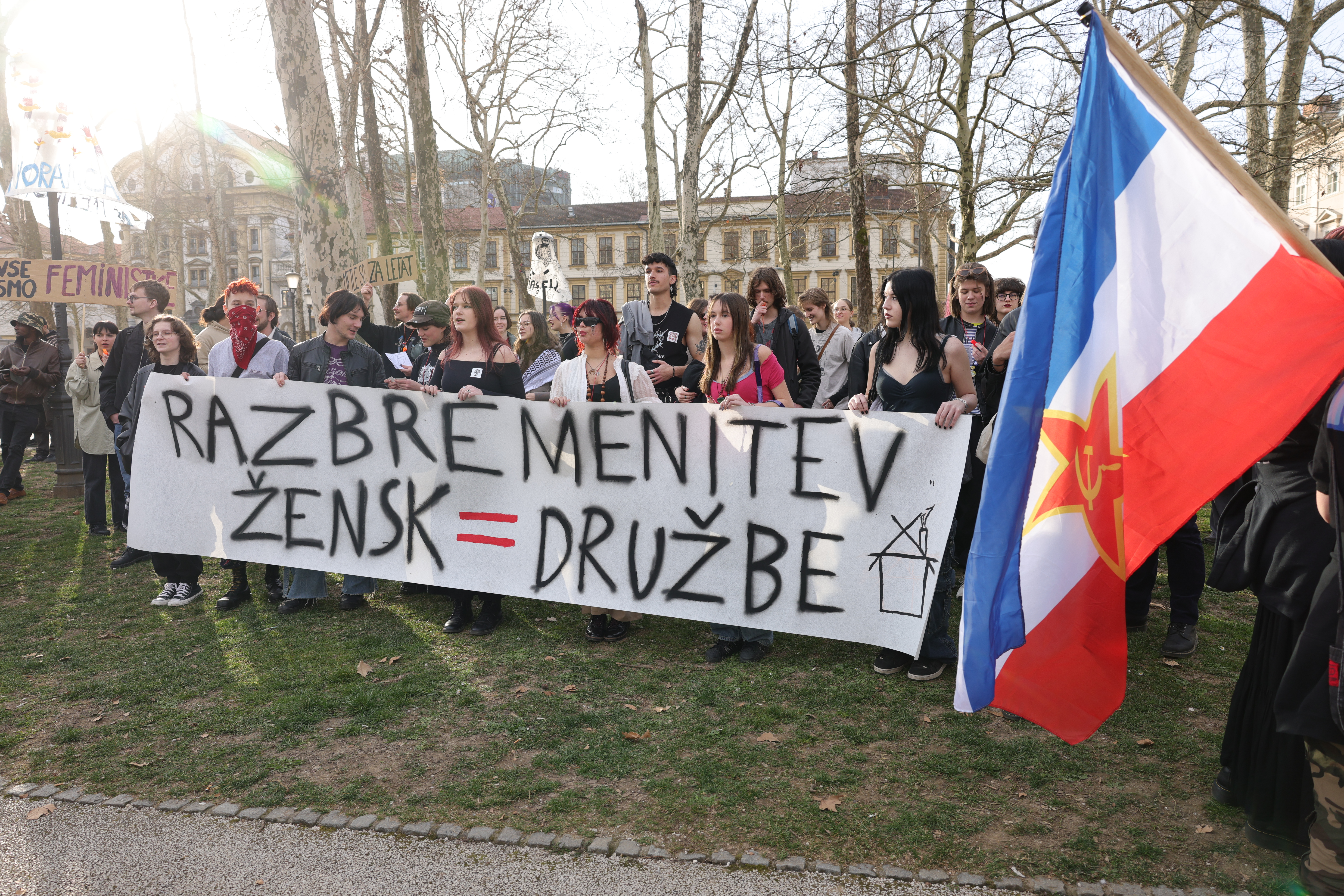 Noèem cvetlice, daj mi delavske pravice