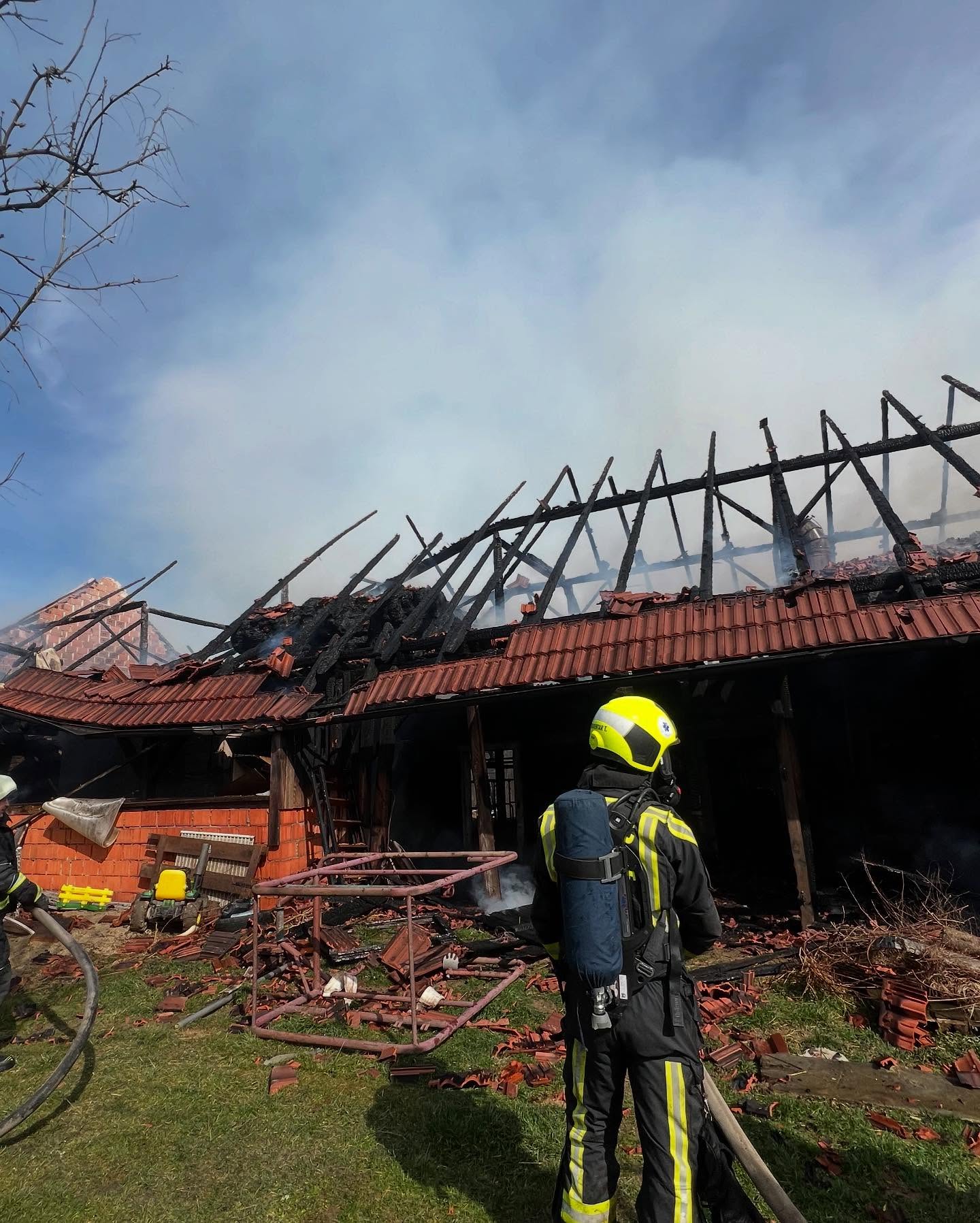 požar, hlev, sveta trojica