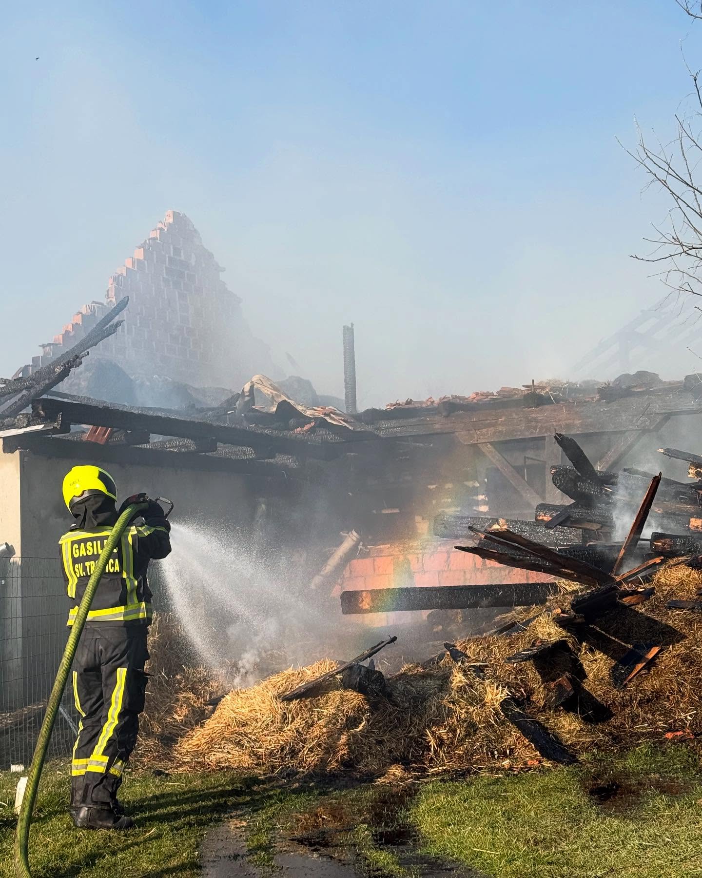 požar, hlev, sveta trojica