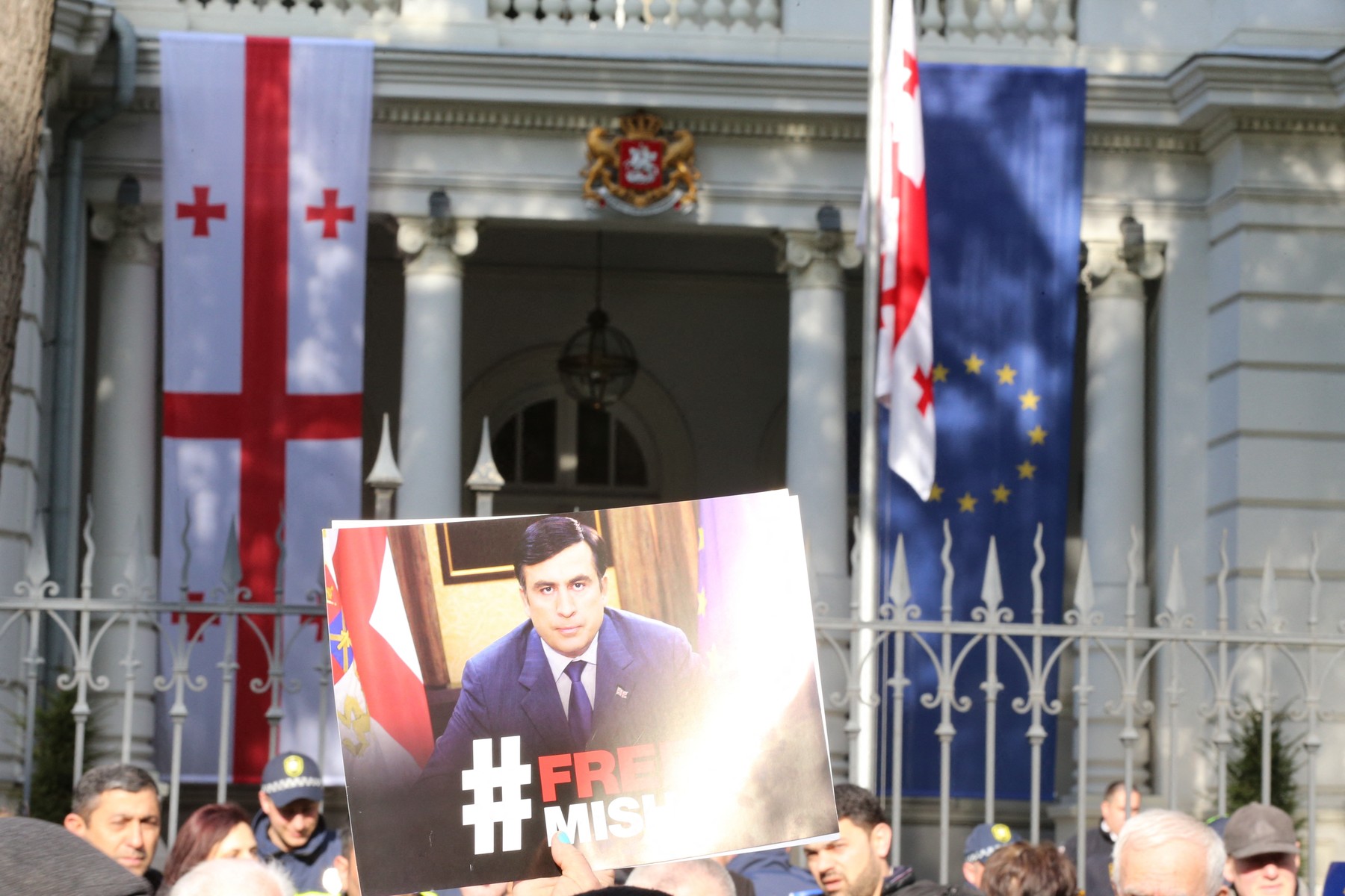 Protestniki v Gruziji zahtevajo izpustitev nekdanjega predsednika