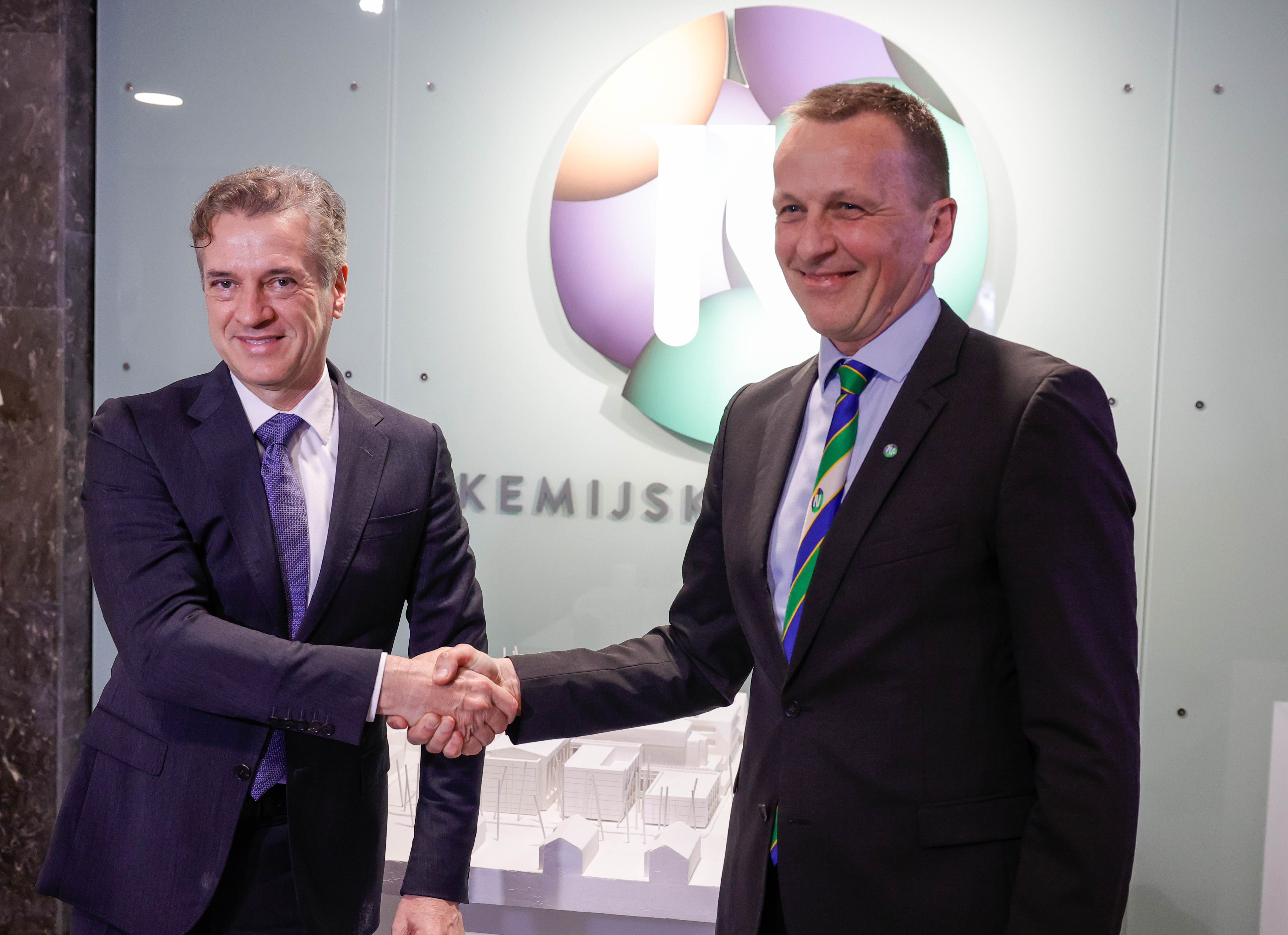 Kemijski inštitut, Robert Golob, Igor Papič