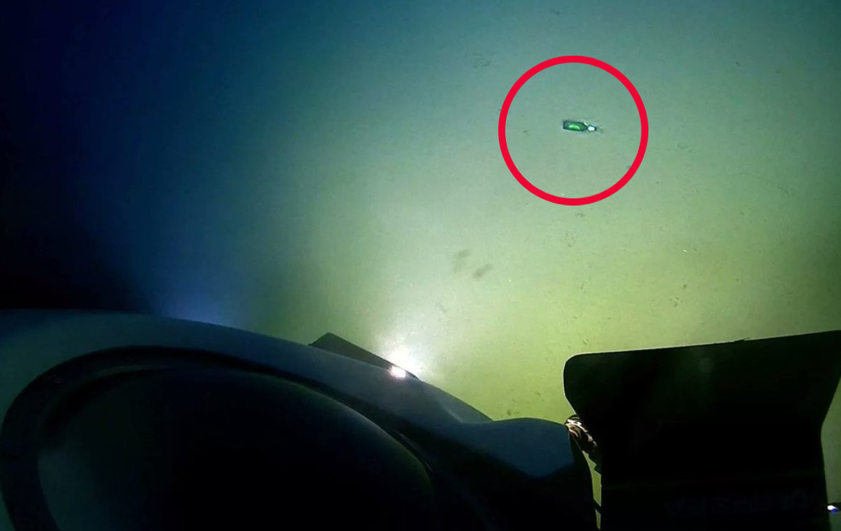 stklenica, pivo, Tihi ocean, onesnaženje, Marianski jarek piva v Challenger Deep