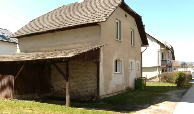 Hiša, kjer živi 11 filipinskih delavcev (Foto: N1)