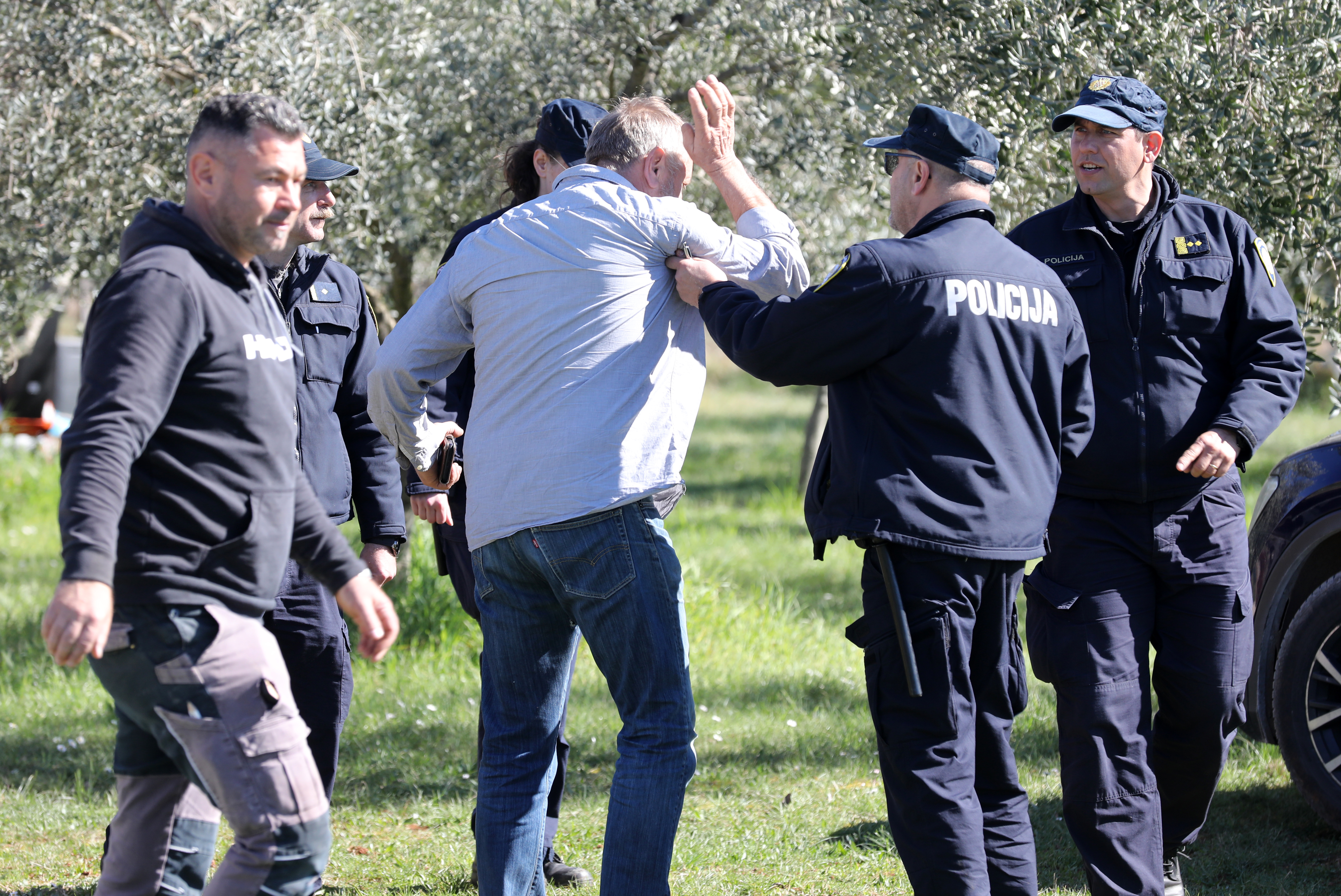 rušenje, črna gradnja, ilegalna gradnja, umag, hrvaška, istra