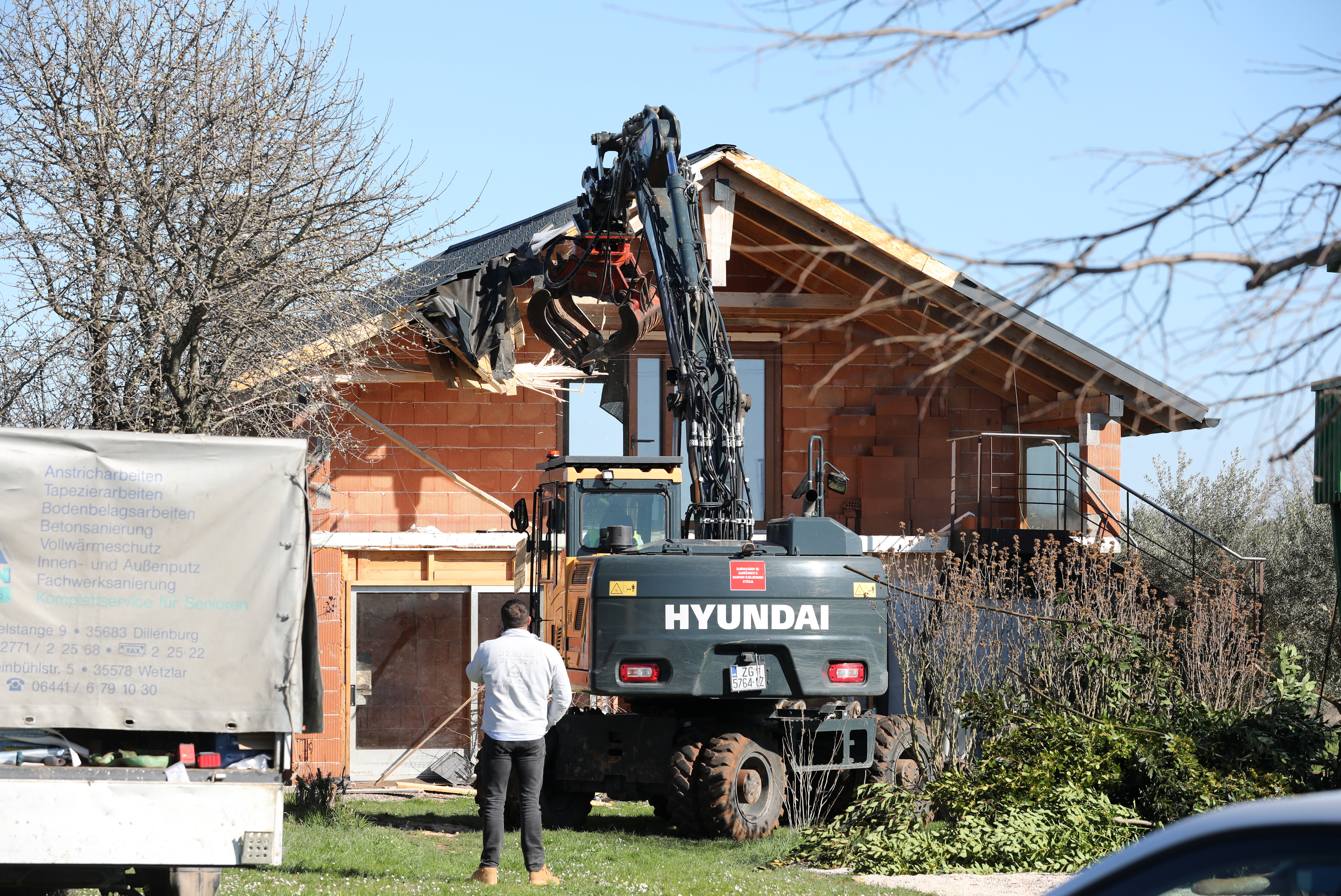 rušenje, črna gradnja, ilegalna gradnja, umag, hrvaška, istra