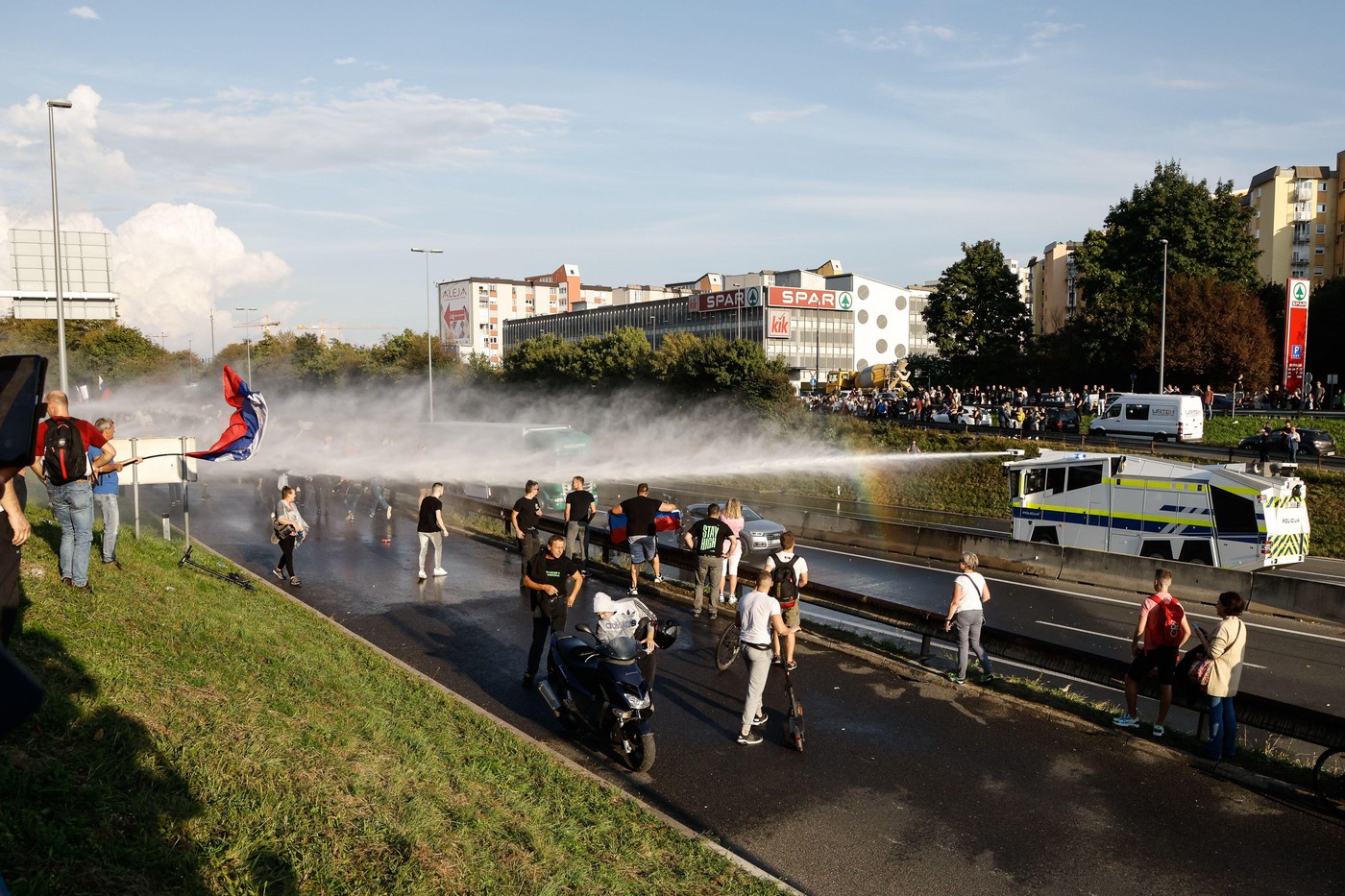 protivladni protest, protest, vodni top