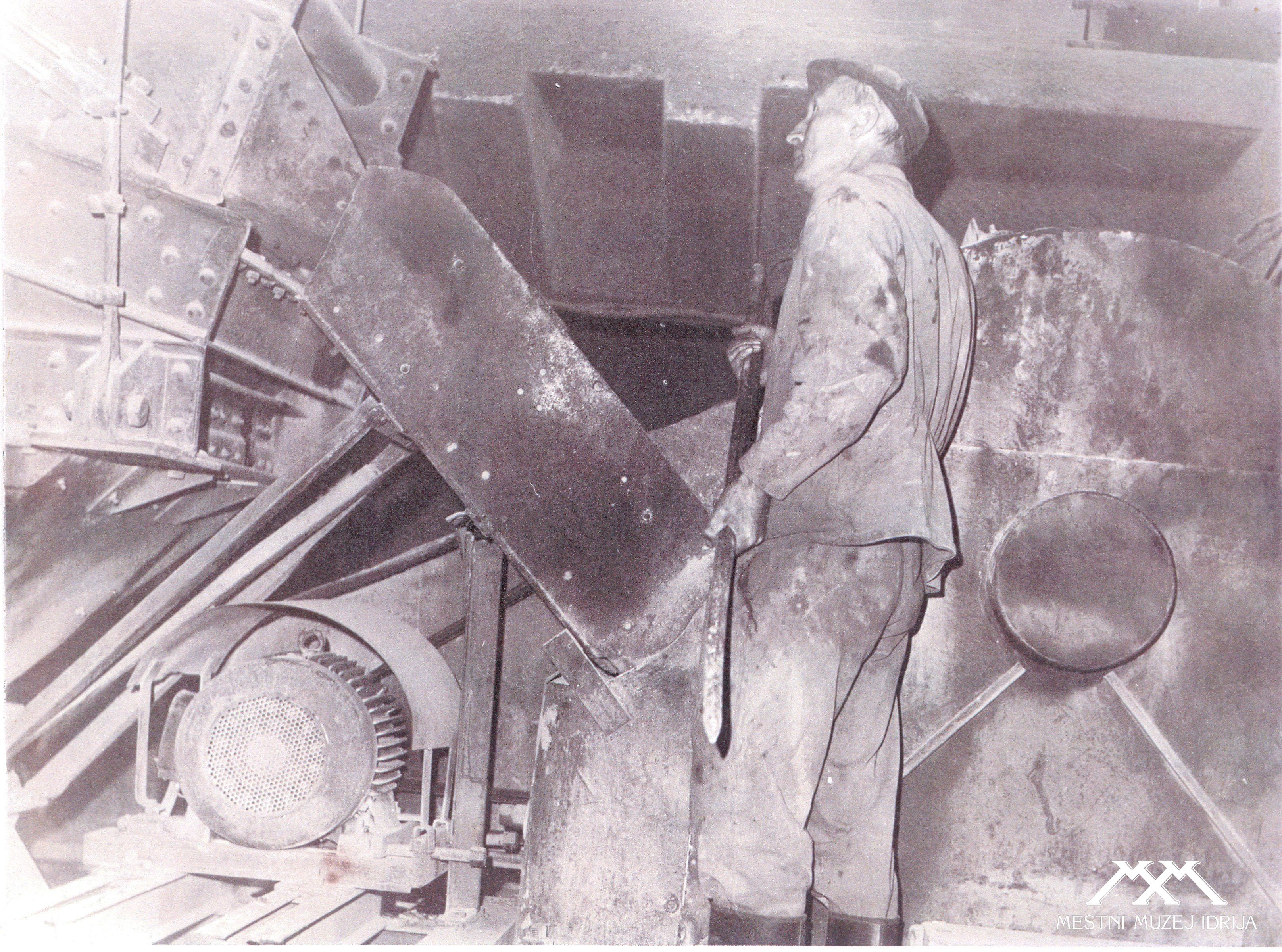 IDRIJA TP-1_Franc Jereb_predklasirni nihalni vibrator