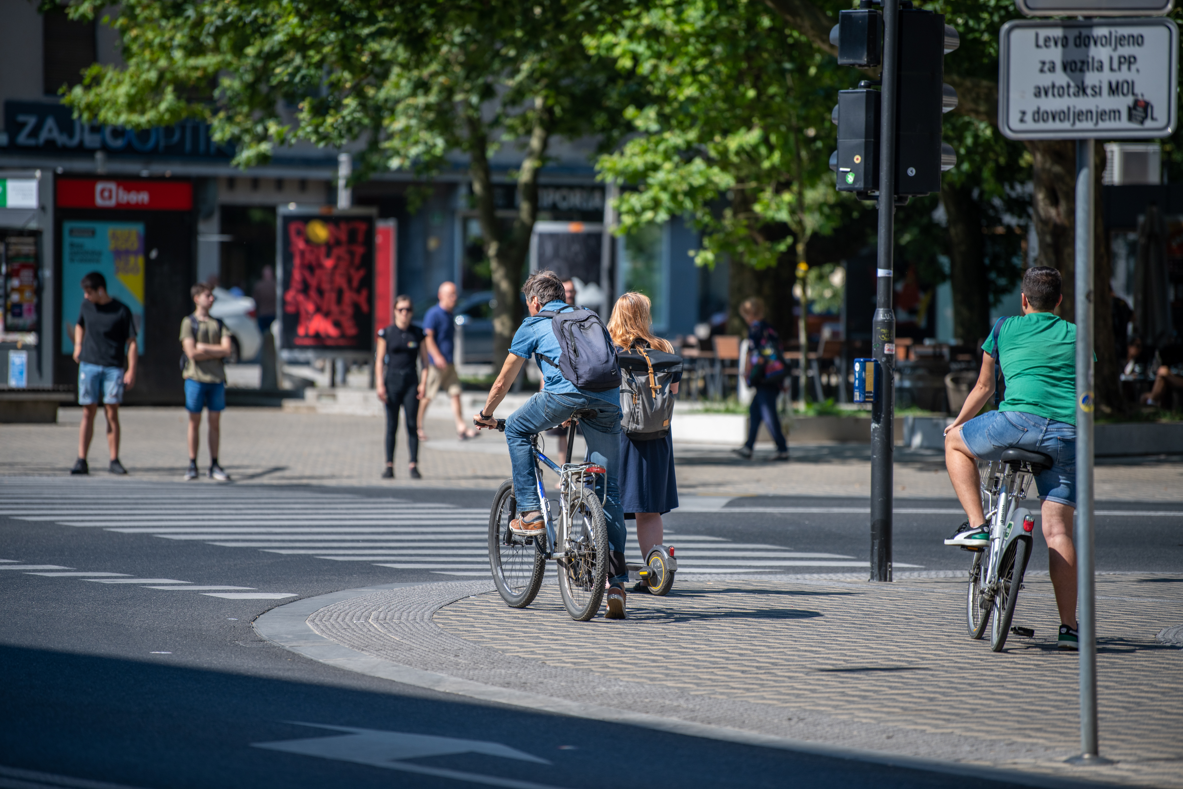 simbolna, simbolno, kolesar, pešec, promet, križišče, ljubljana, cesta