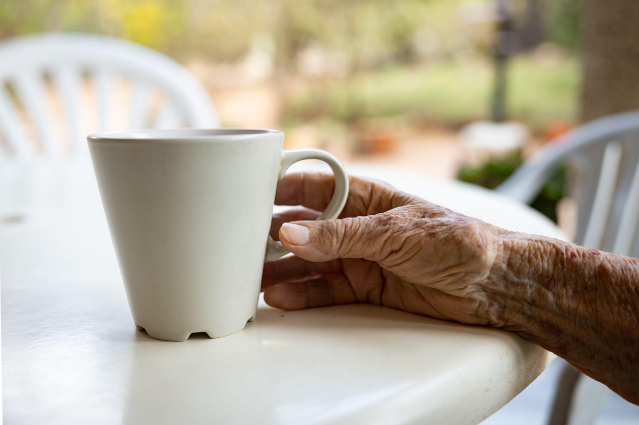 starejši, upokojenci, skrb za starejše, dolgotrajna oskrba, dom za starejše