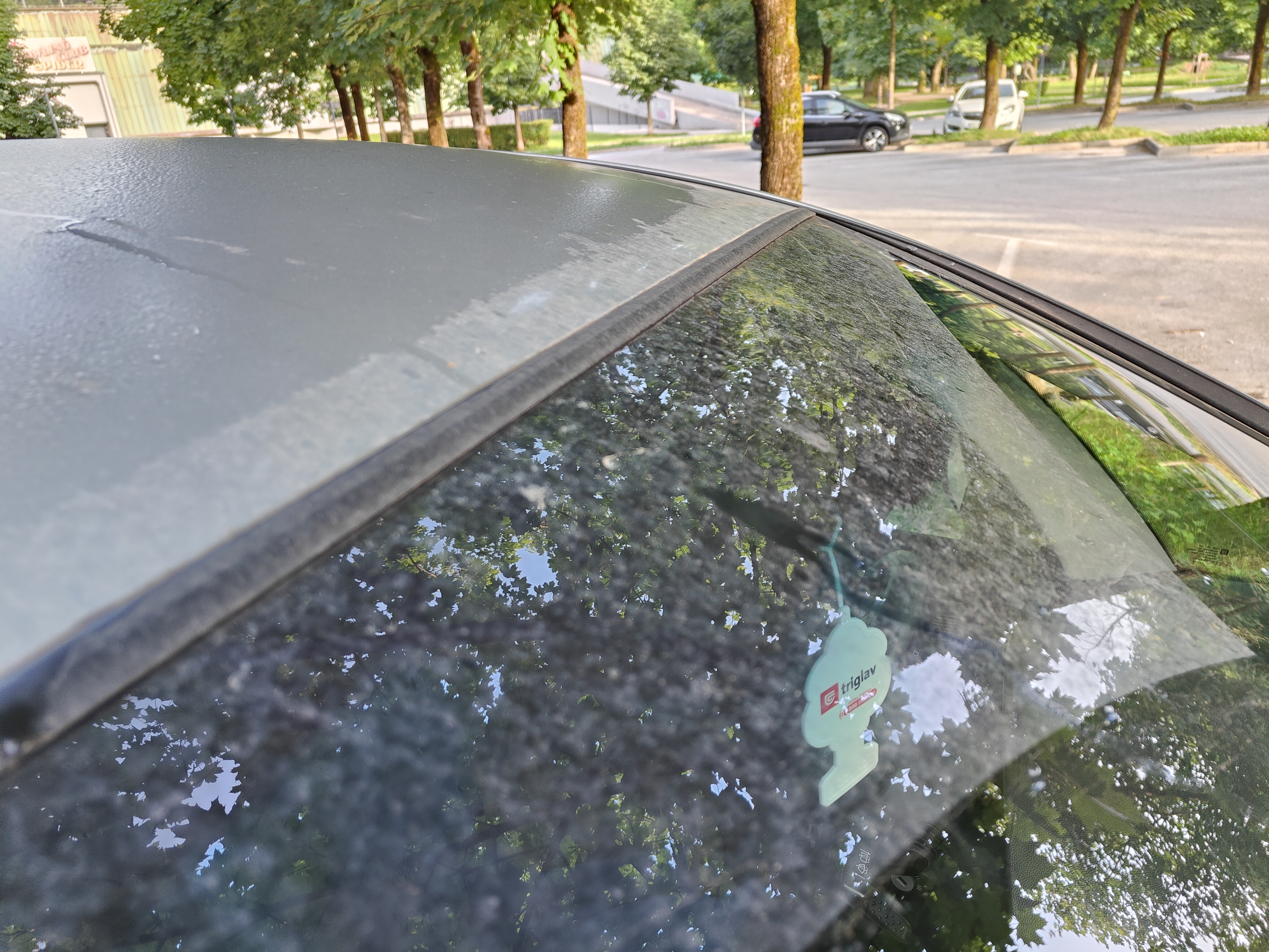 puščavski prah, saharski pesek, umazan avto