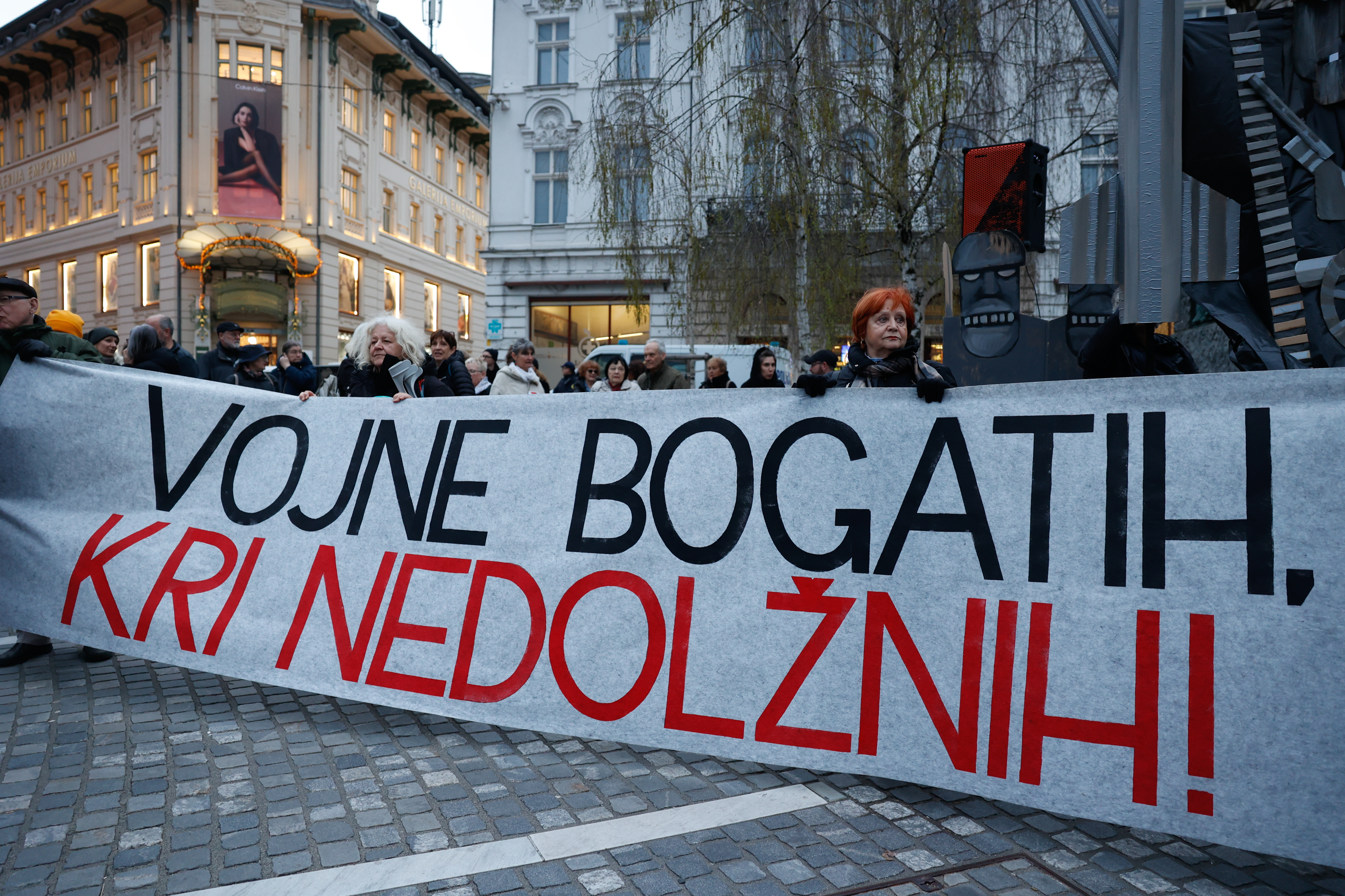 shod proti oboroževanju in za mir, mirovni inštitut, glas ljudstva, protest, shod, prešernov trg, ljubljana