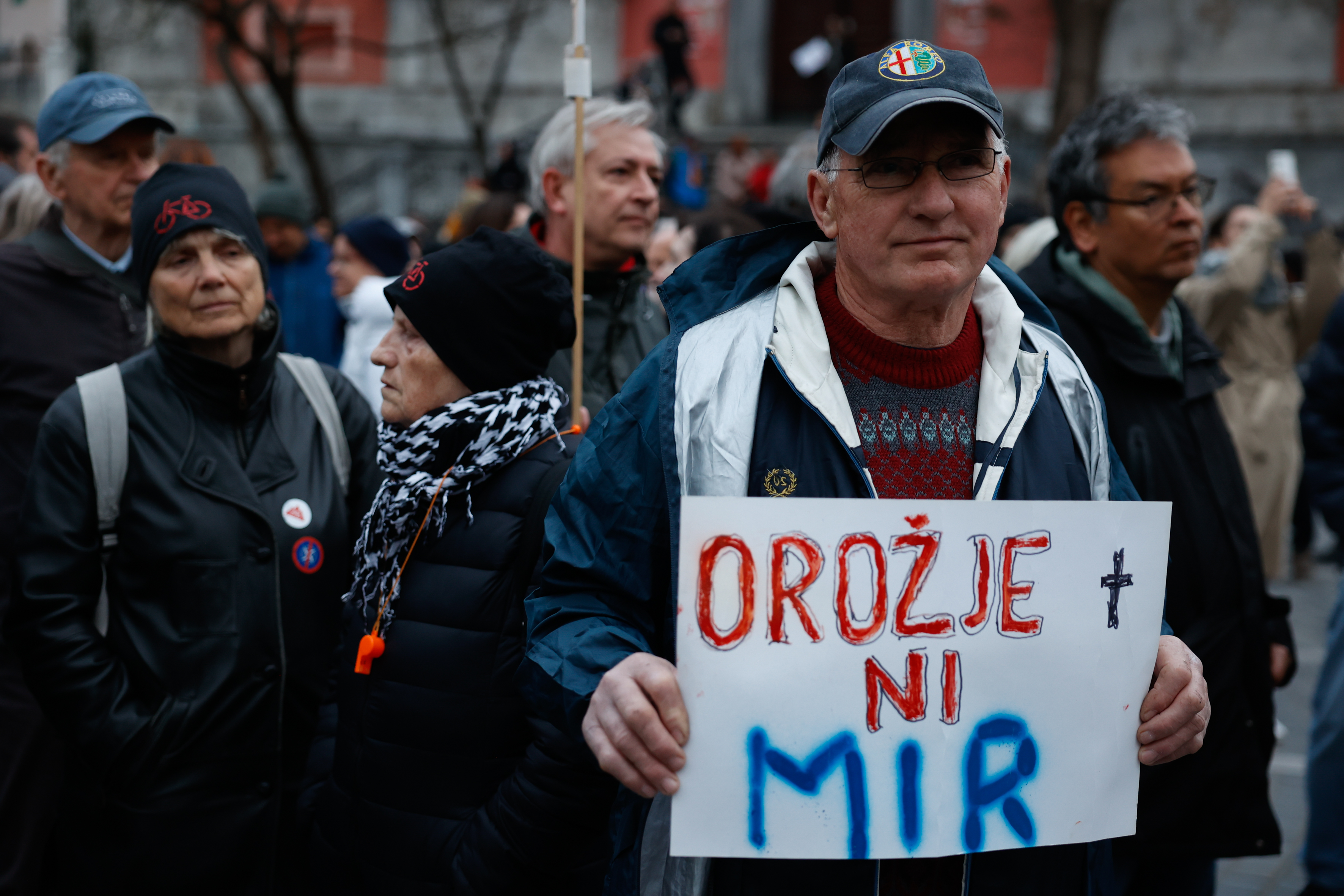 shod proti oboroževanju in za mir, mirovni inštitut, glas ljudstva, protest, shod, prešernov trg, ljubljana