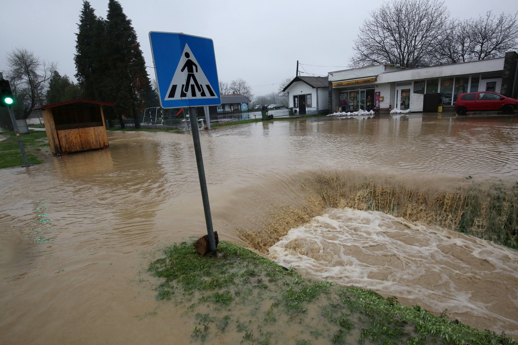 Croatia, Orahovica, 280325. Heavy rainfall caused the river Vucica to overflow and the dam to burst, causing heavy flood